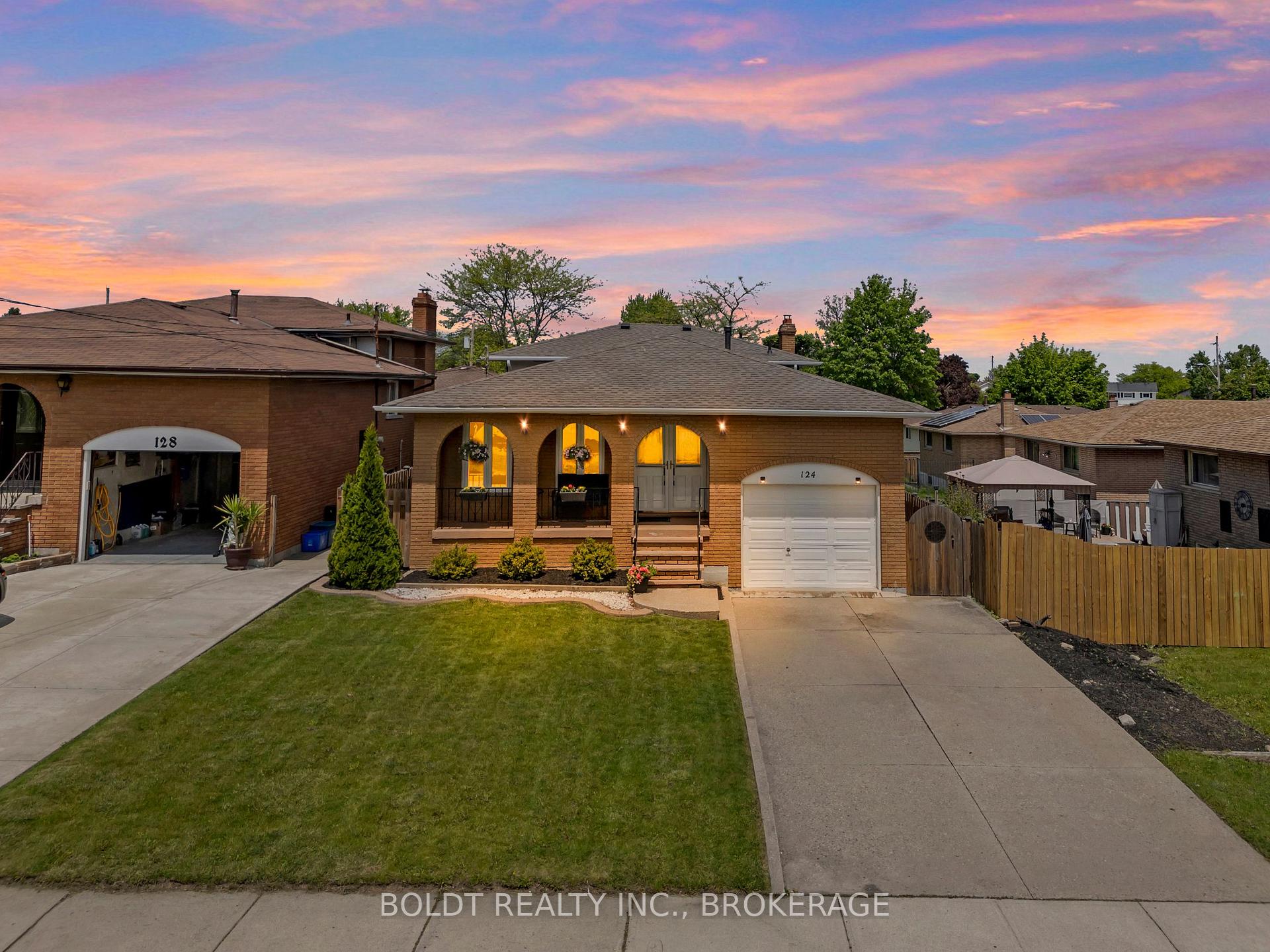 Photo 1 of 124 Quaker Crescent, Hamilton, Quinndale — HOMEH