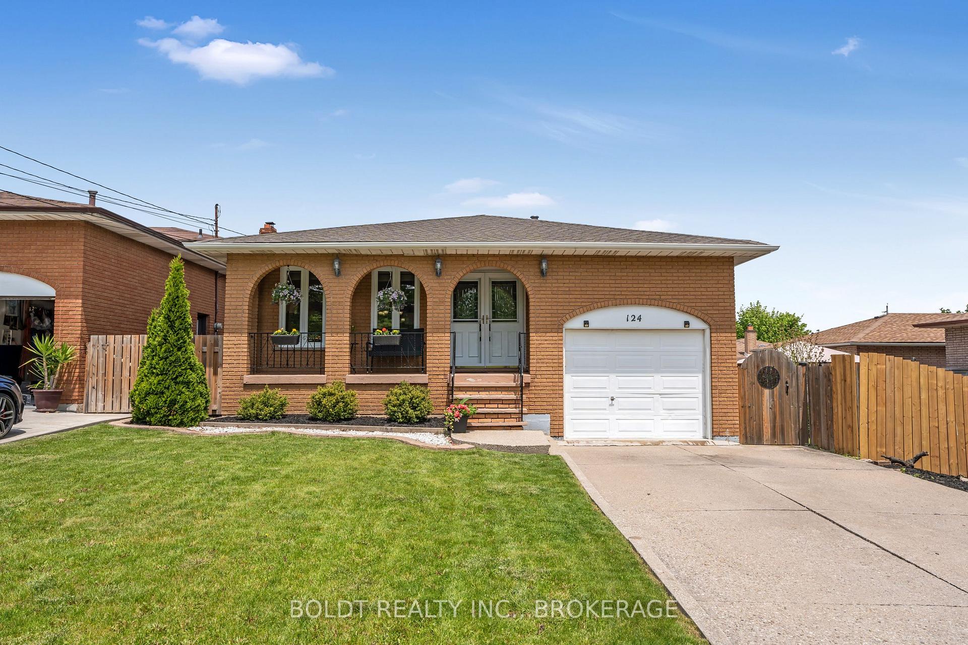 Photo 3 of 124 Quaker Crescent, Hamilton, Quinndale — HOMEH
