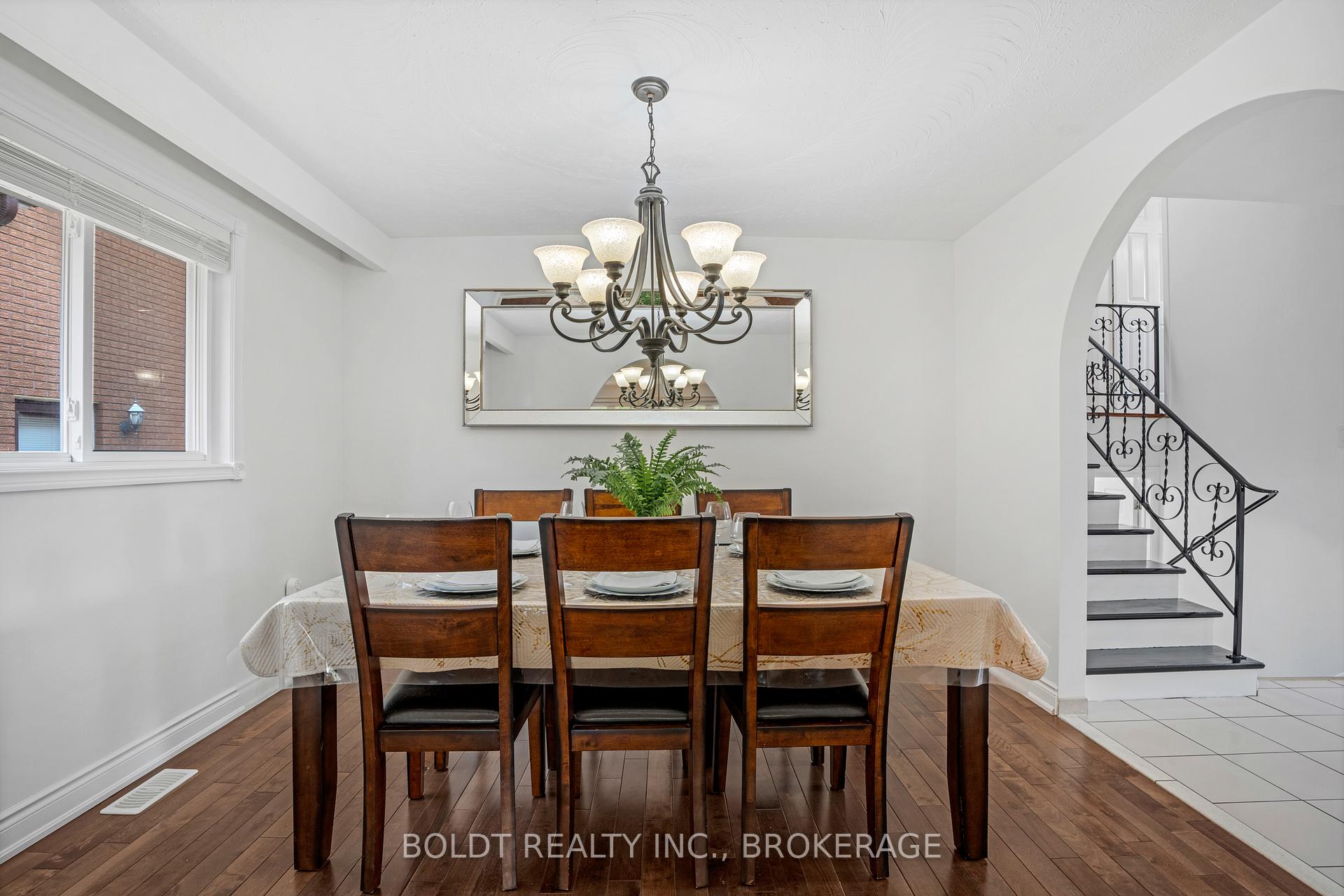 Photo 10 of 124 Quaker Crescent, Hamilton, Quinndale — HOMEH