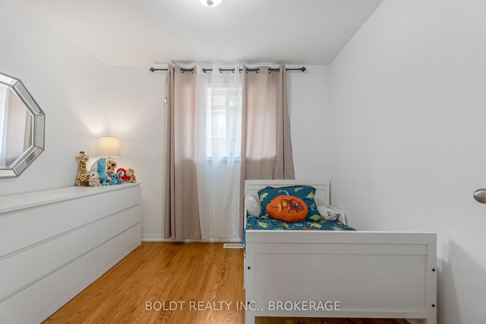 Photo 20 of 124 Quaker Crescent, Hamilton, Quinndale — HOMEH