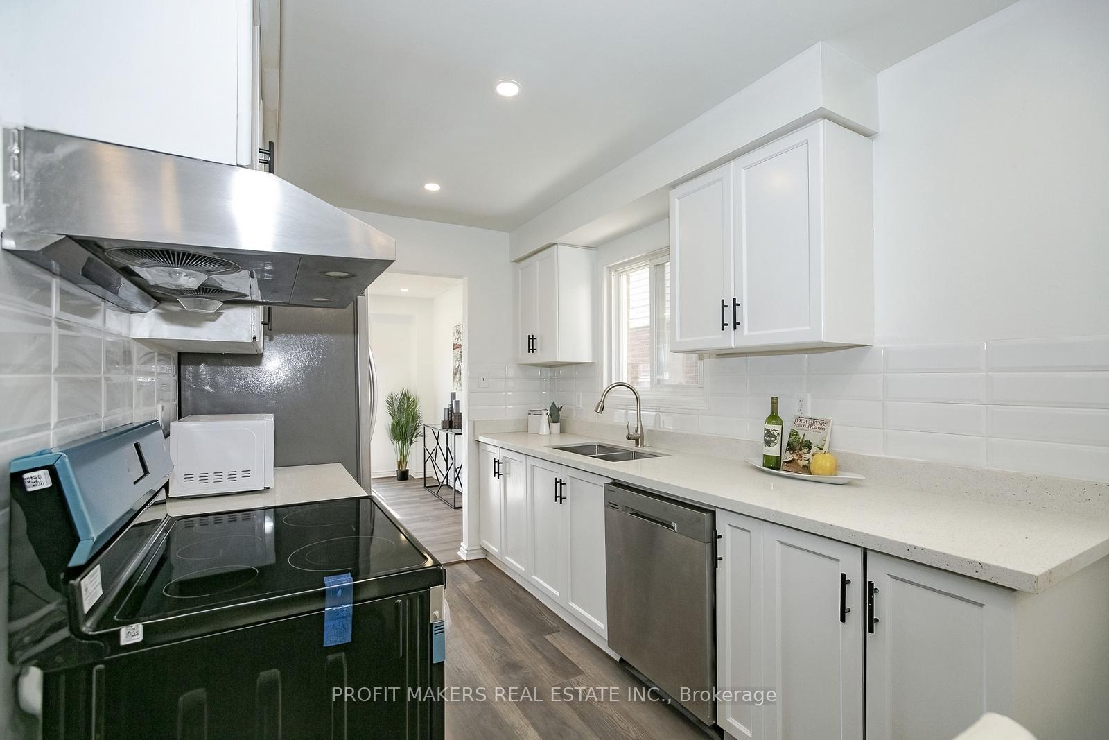 Photo 3 of 180 Timberlane Drive, Brampton, Fletcher's Creek South — HOMEH
