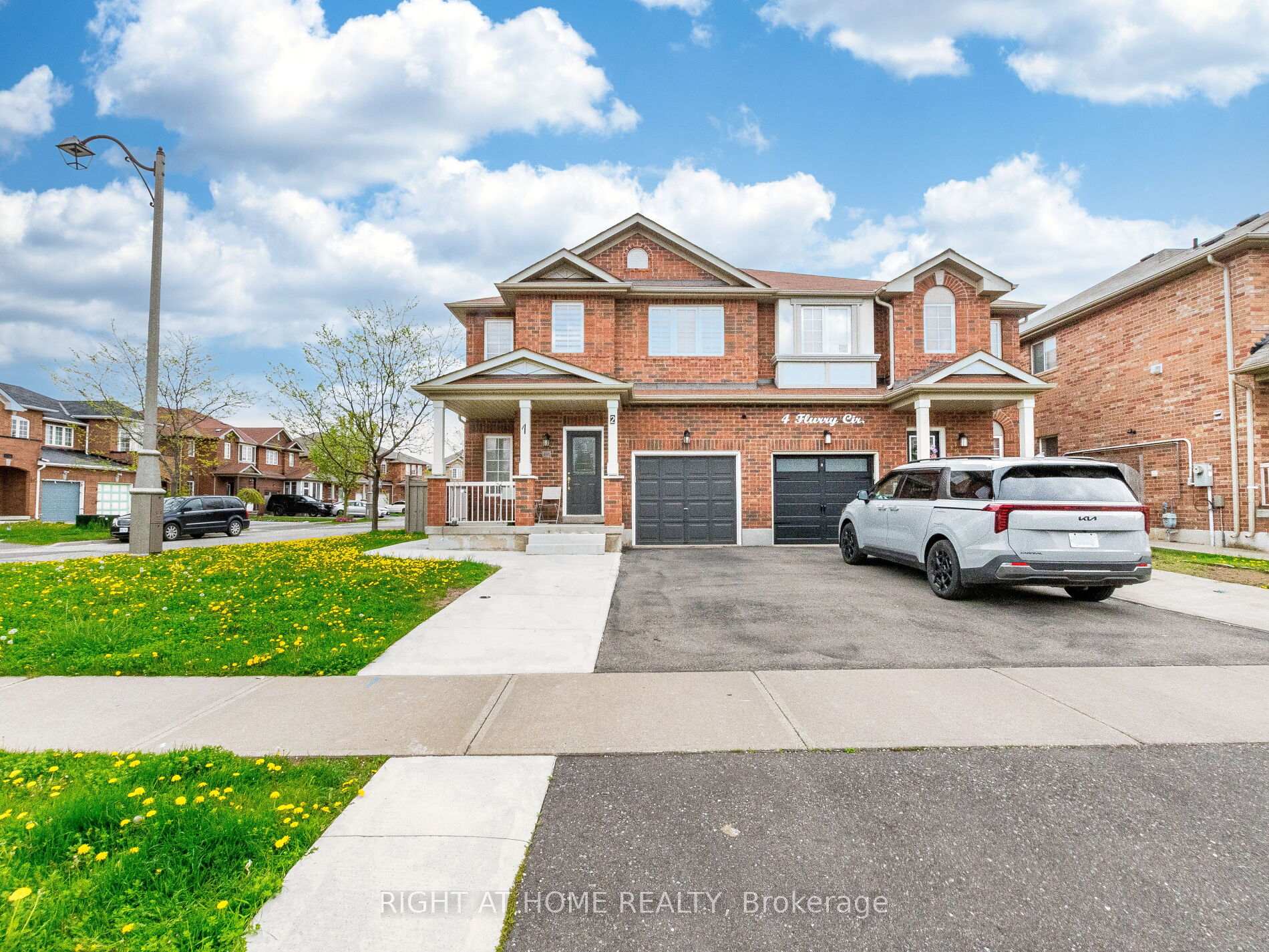 Photo 4 of 2 Flurry Circle, Brampton, Credit Valley — HOMEH