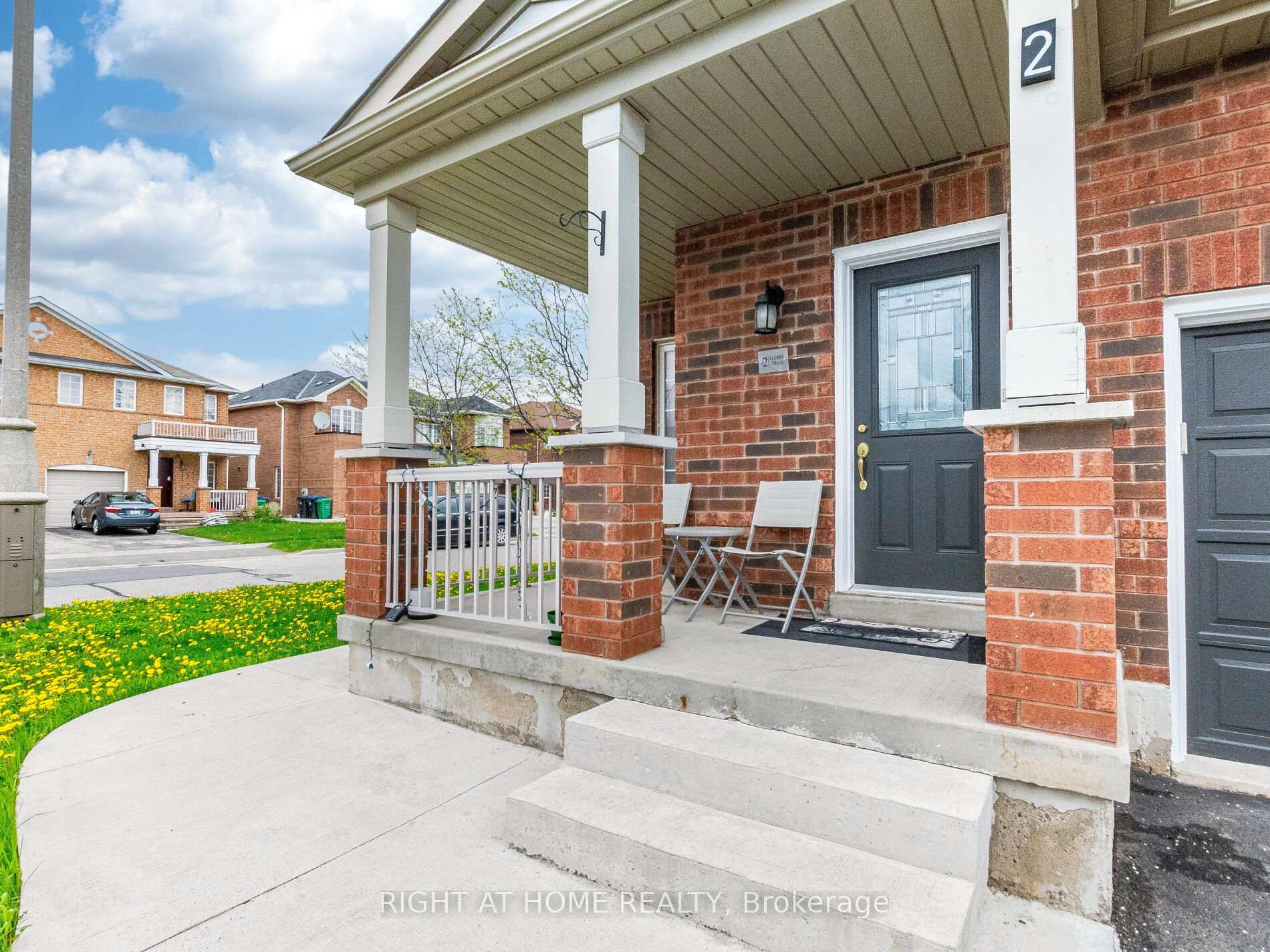 Photo 8 of 2 Flurry Circle, Brampton, Credit Valley — HOMEH