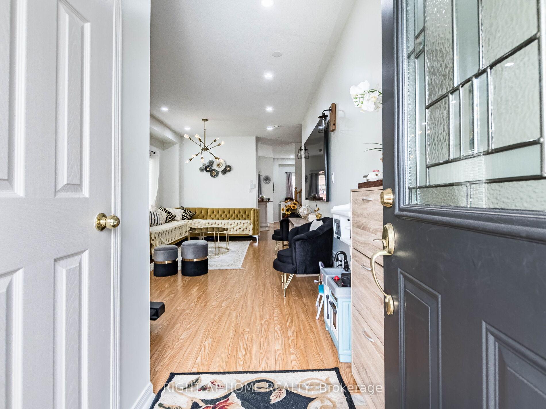 Photo 15 of 2 Flurry Circle, Brampton, Credit Valley — HOMEH