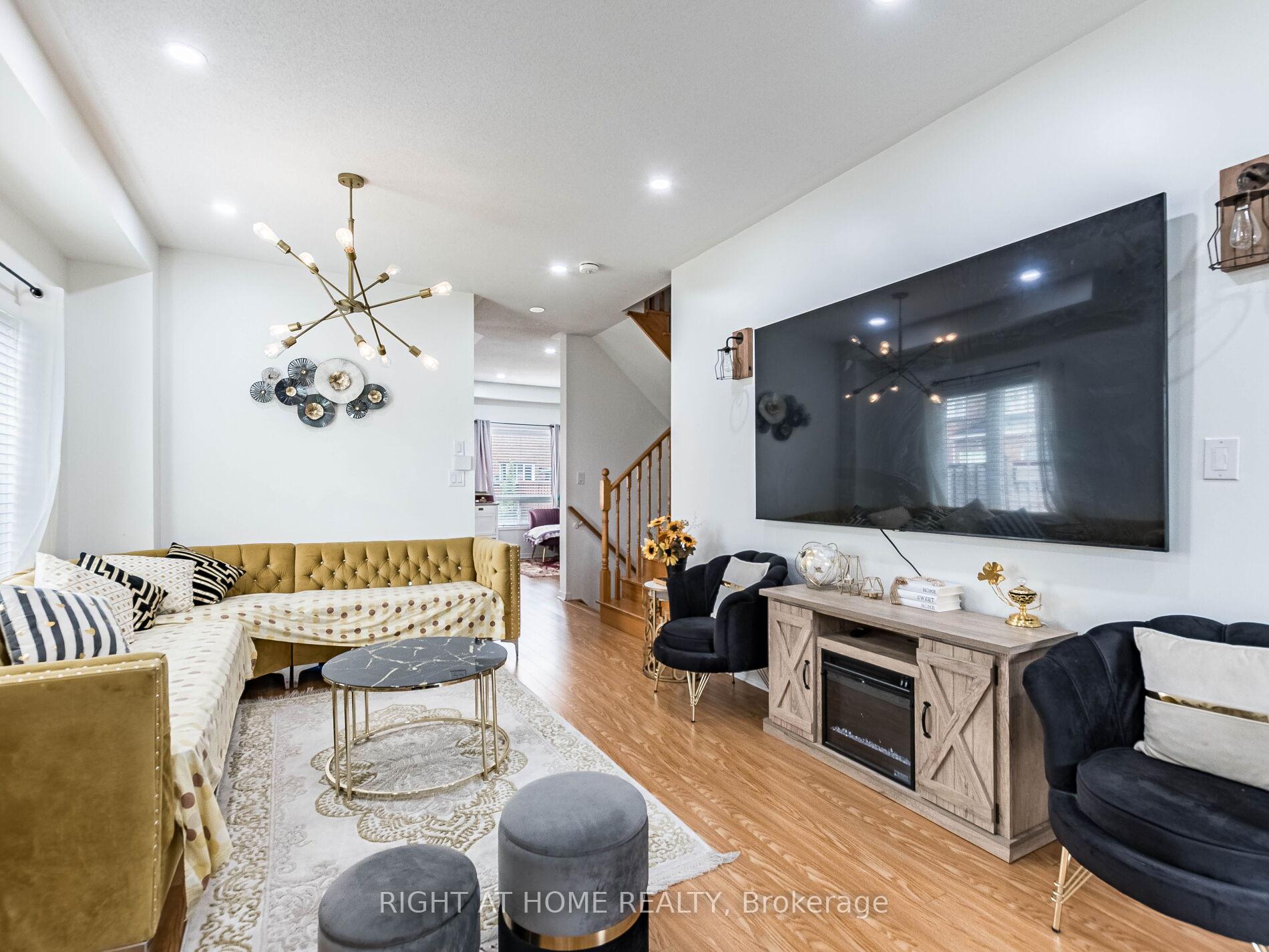 Photo 3 of 2 Flurry Circle, Brampton, Credit Valley — HOMEH