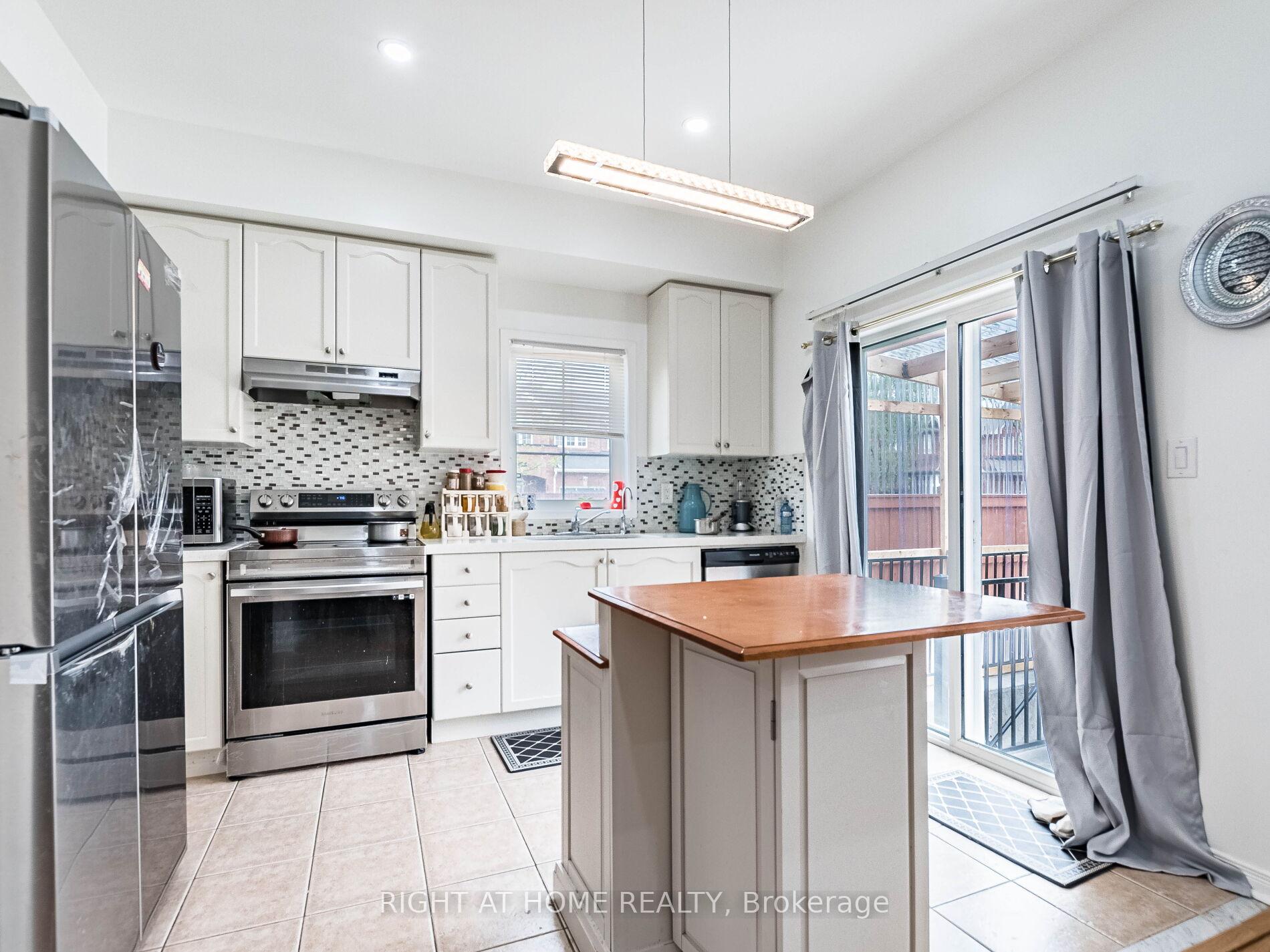 Photo 37 of 2 Flurry Circle, Brampton, Credit Valley — HOMEH