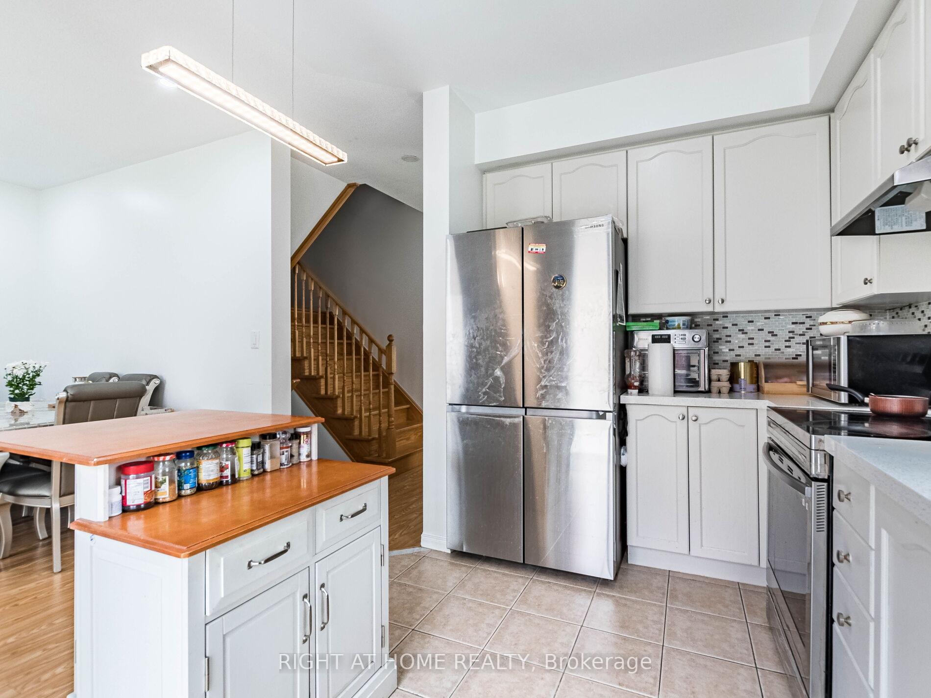 Photo 10 of 2 Flurry Circle, Brampton, Credit Valley — HOMEH