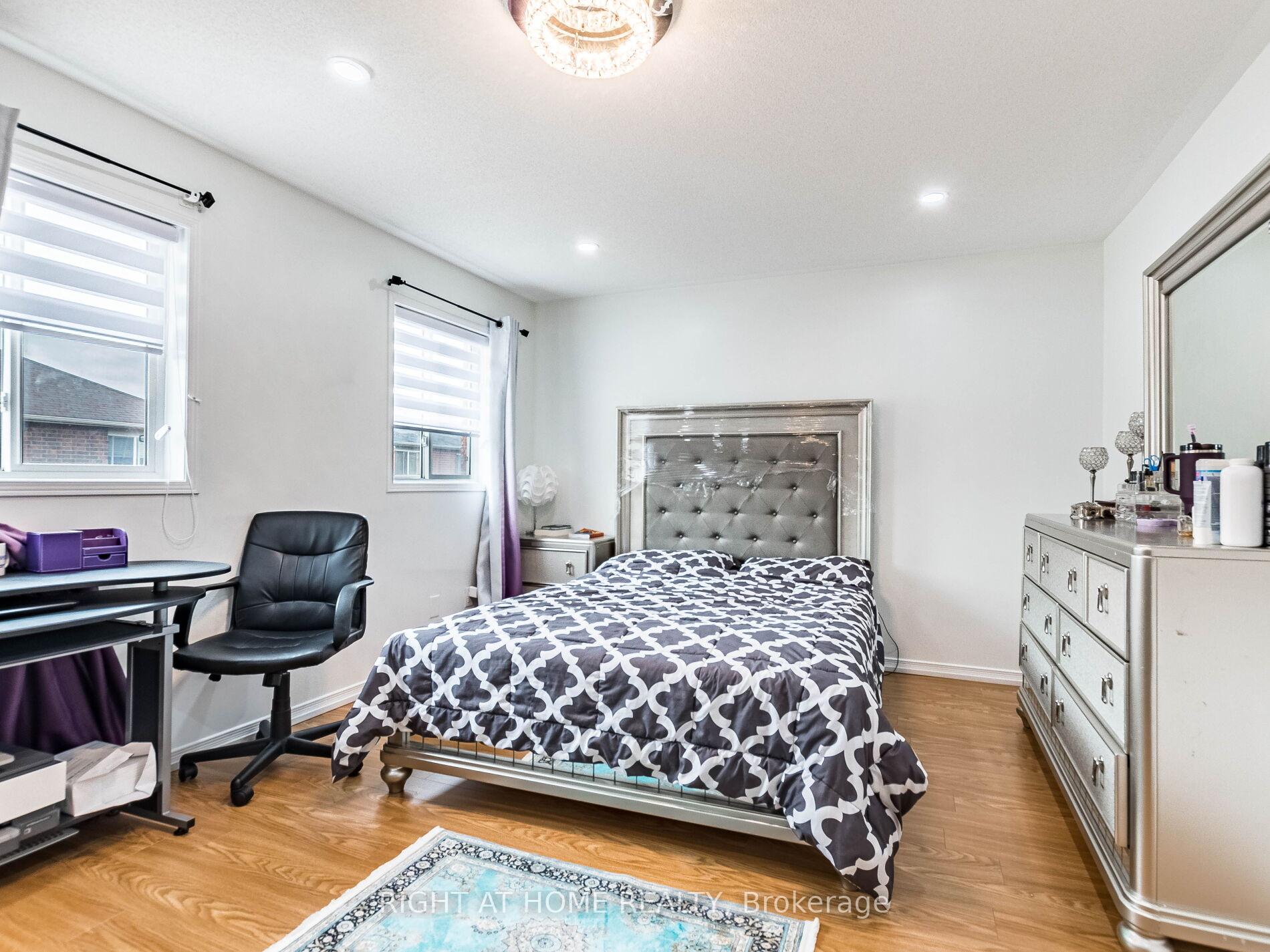 Photo 20 of 2 Flurry Circle, Brampton, Credit Valley — HOMEH