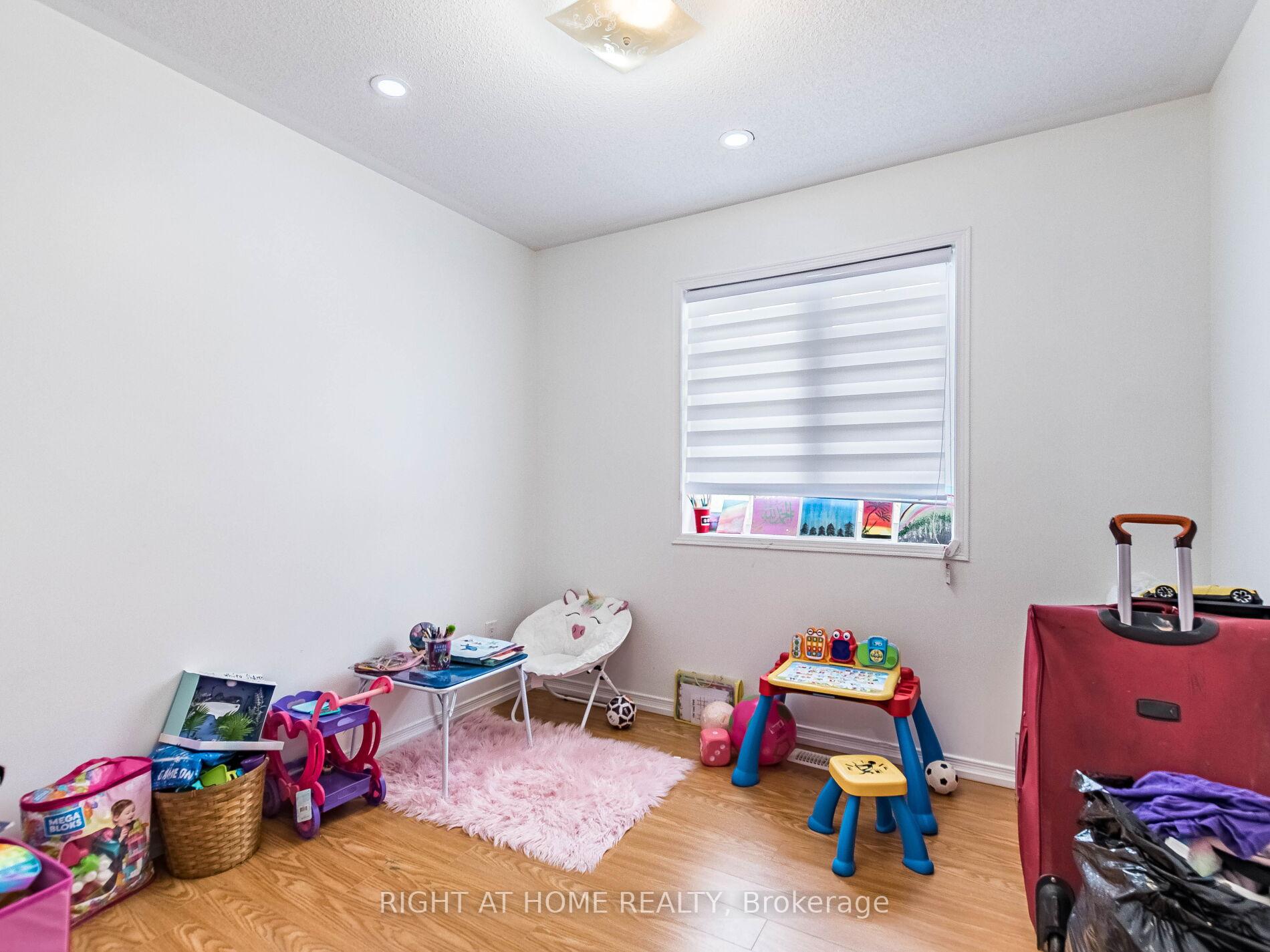 Photo 32 of 2 Flurry Circle, Brampton, Credit Valley — HOMEH