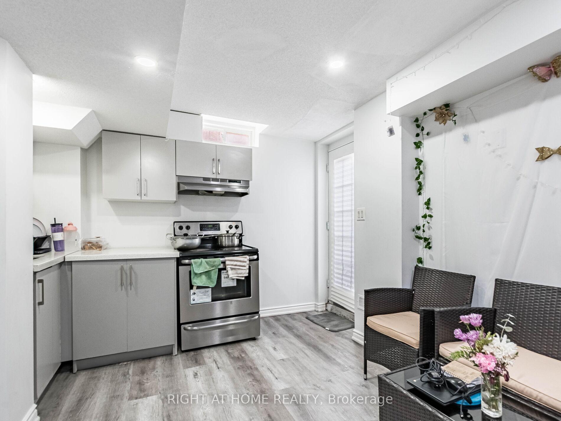 Photo 36 of 2 Flurry Circle, Brampton, Credit Valley — HOMEH