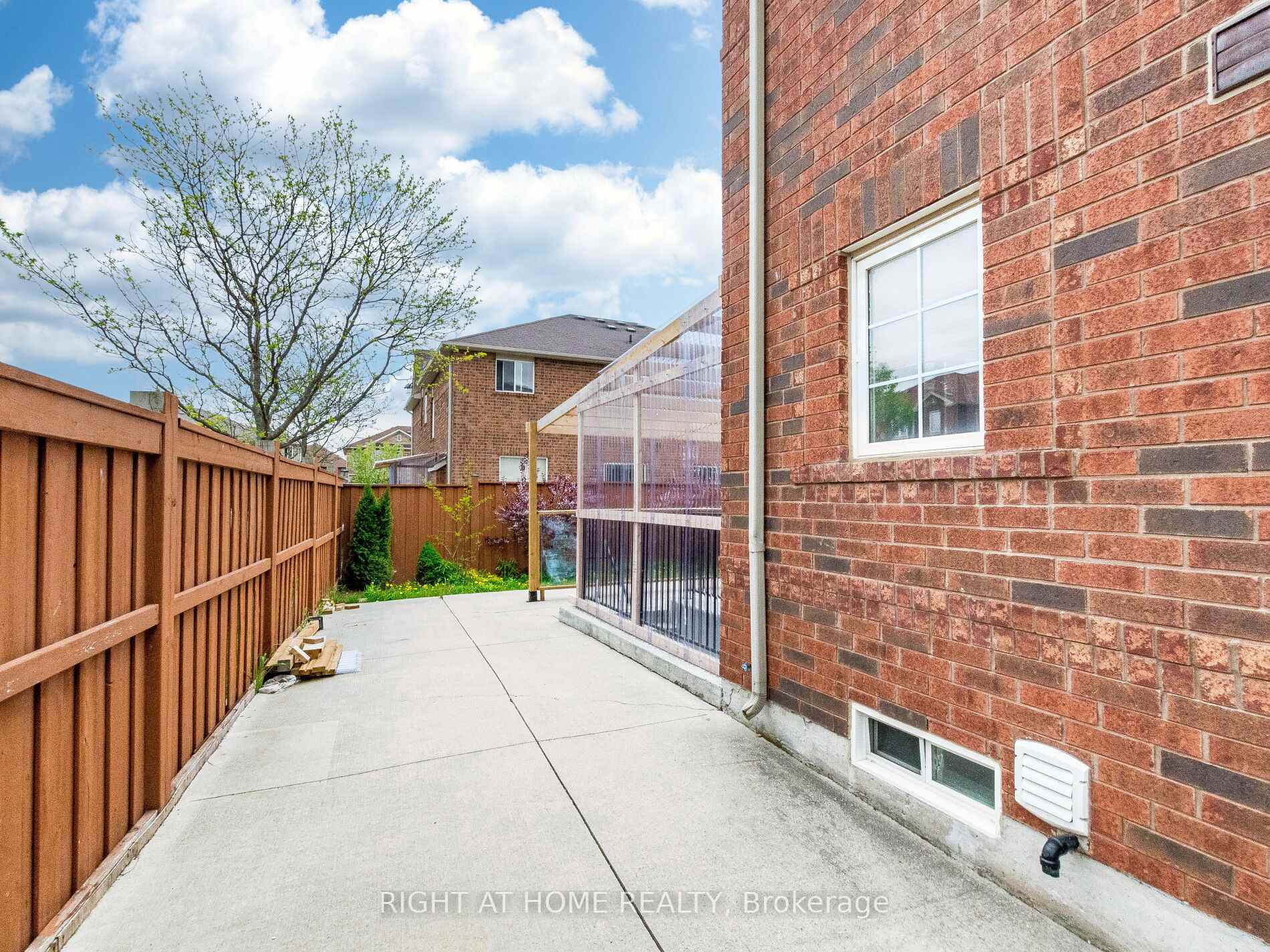 Photo 23 of 2 Flurry Circle, Brampton, Credit Valley — HOMEH