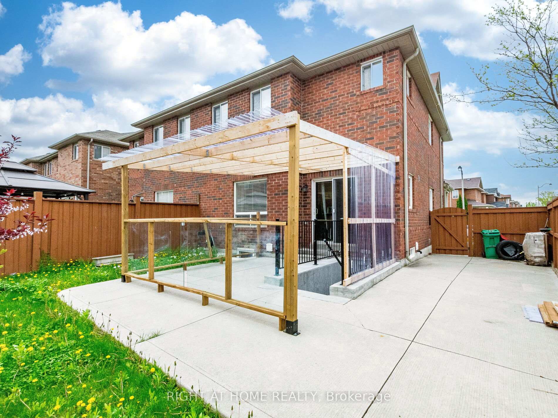 Photo 46 of 2 Flurry Circle, Brampton, Credit Valley — HOMEH