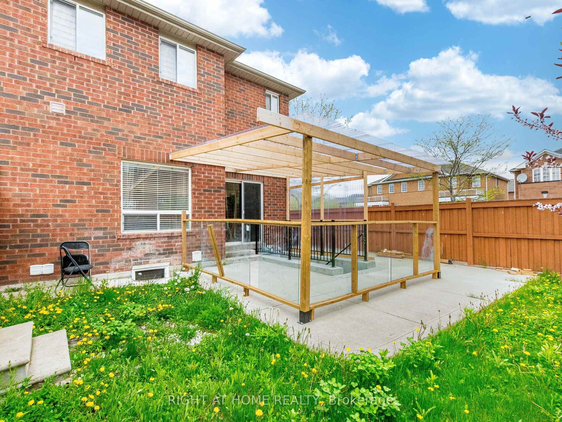 Photo 34 of 2 Flurry Circle, Brampton, Credit Valley — HOMEH