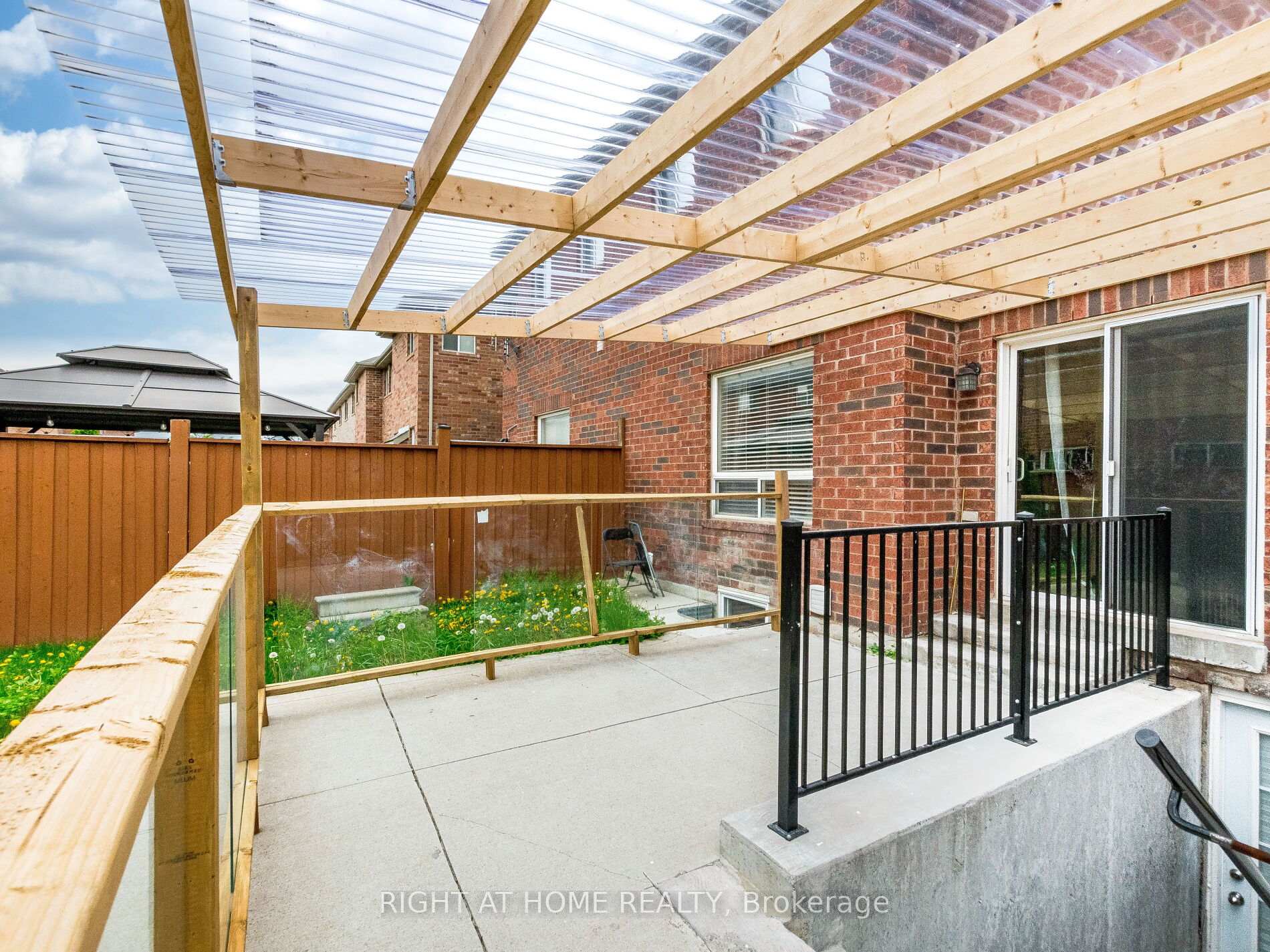 Photo 35 of 2 Flurry Circle, Brampton, Credit Valley — HOMEH