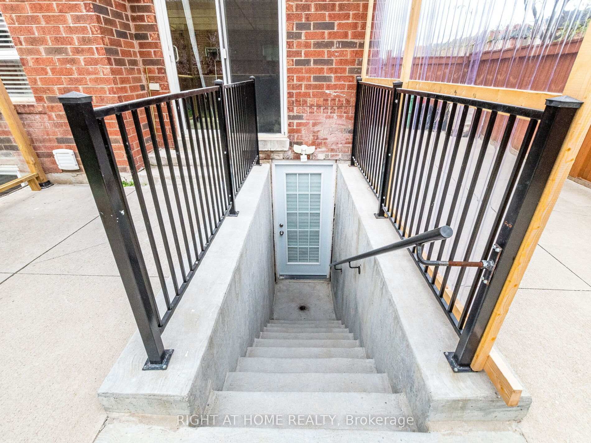 Photo 28 of 2 Flurry Circle, Brampton, Credit Valley — HOMEH
