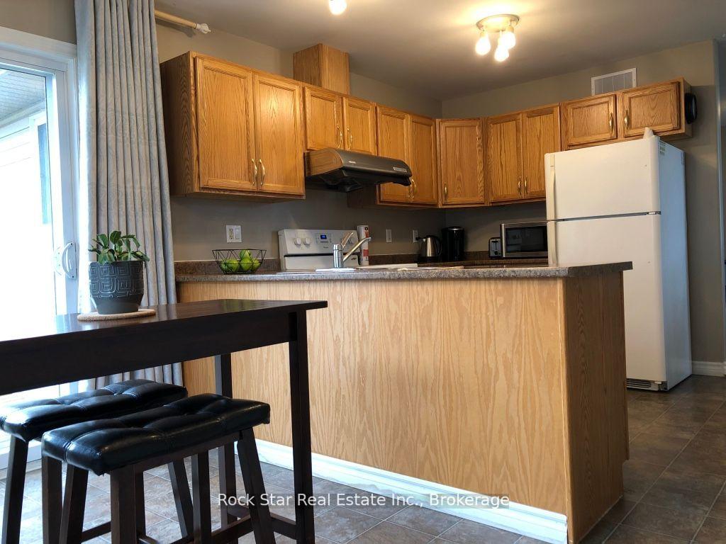 Photo 5 of 12 Follwell Crescent, Belleville, Belleville Ward — HOMEH