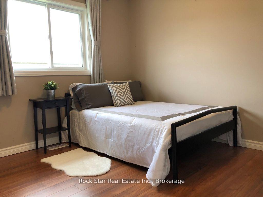 Photo 9 of 12 Follwell Crescent, Belleville, Belleville Ward — HOMEH
