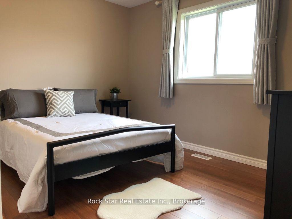 Photo 10 of 12 Follwell Crescent, Belleville, Belleville Ward — HOMEH
