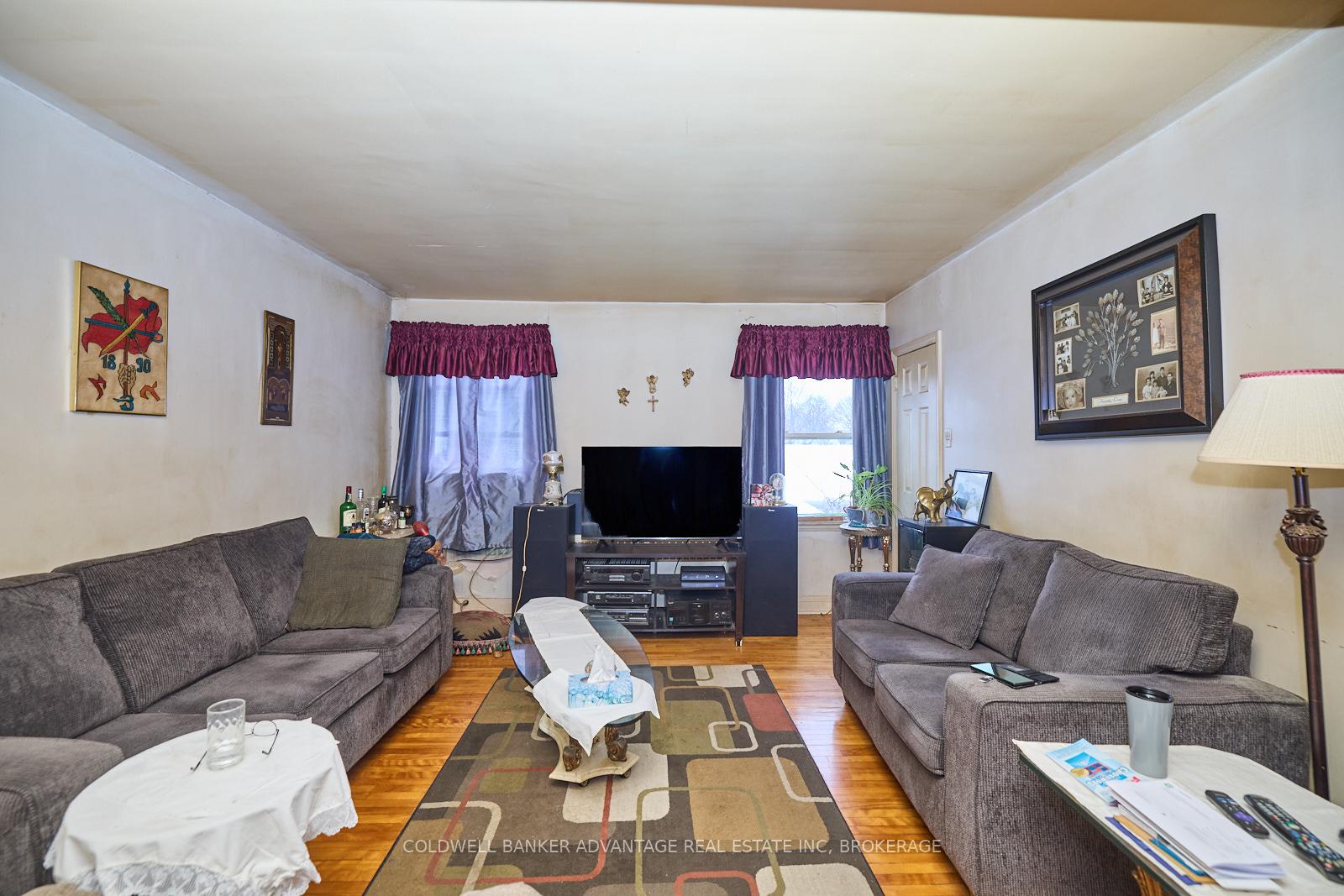Photo 5 of 175 Pleasant Avenue E, St. Catharines, Downtown — HOMEH