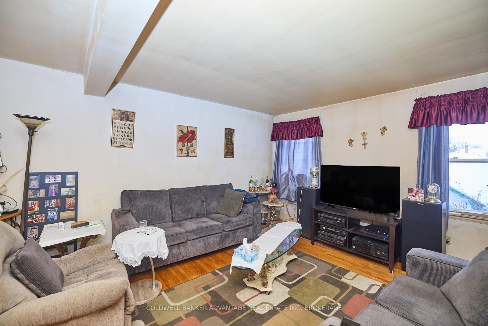 Photo 6 of 175 Pleasant Avenue E, St. Catharines, Downtown — HOMEH