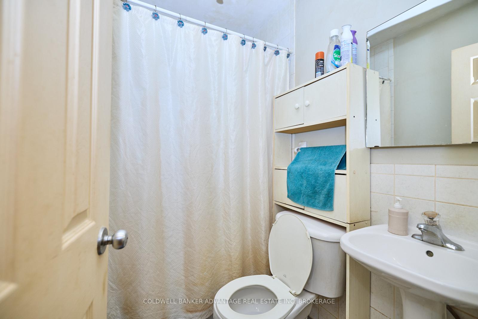 Photo 8 of 175 Pleasant Avenue E, St. Catharines, Downtown — HOMEH