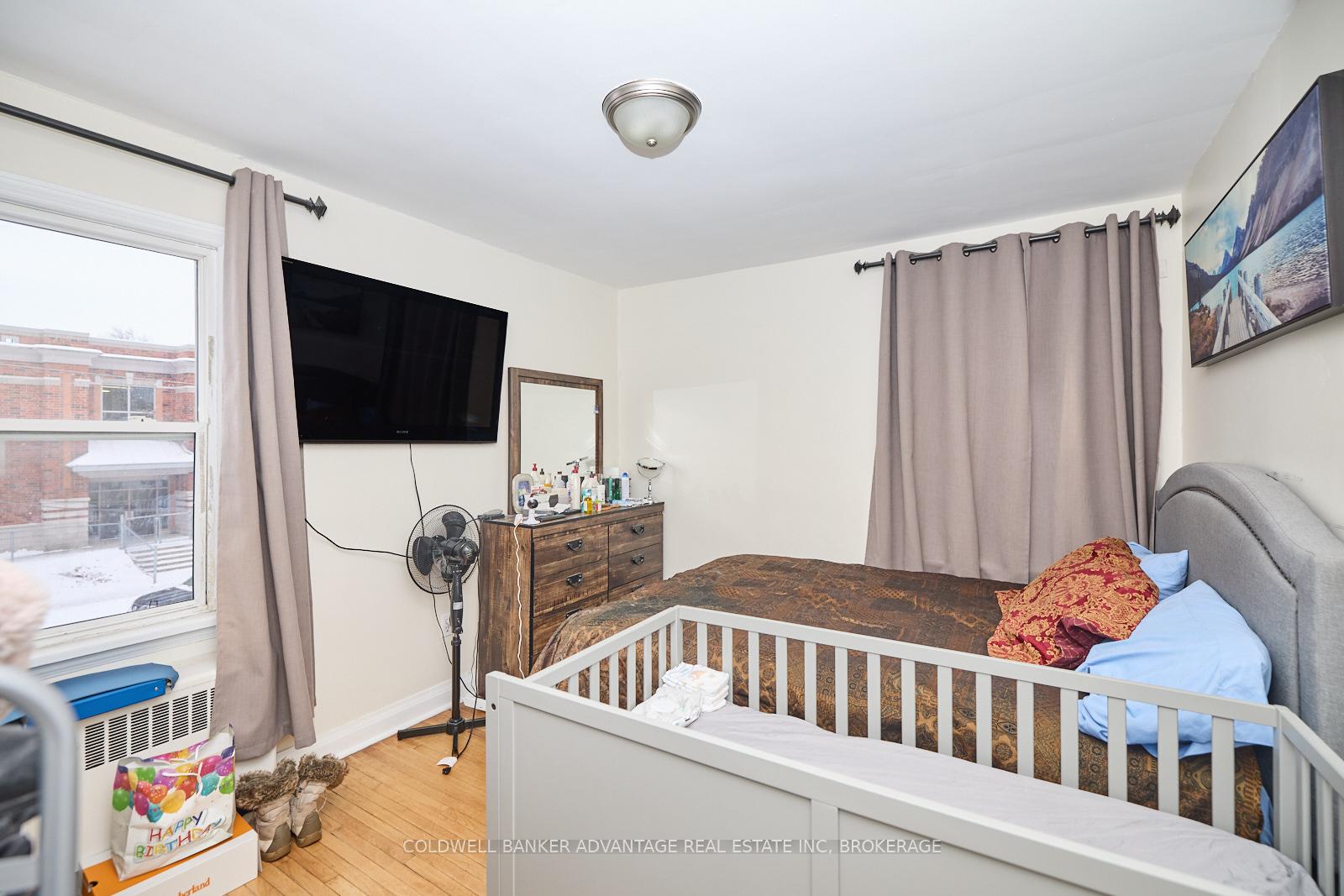 Photo 11 of 175 Pleasant Avenue E, St. Catharines, Downtown — HOMEH