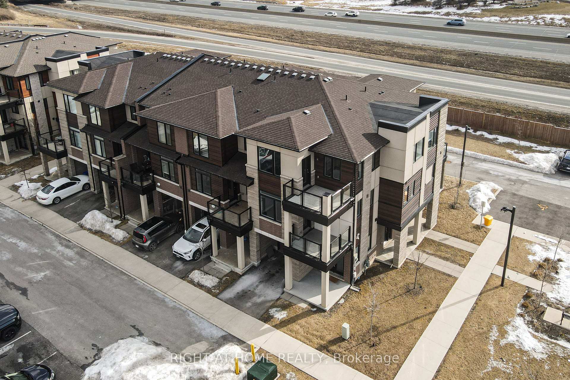 Front of Unit 102, 590 North Service Road