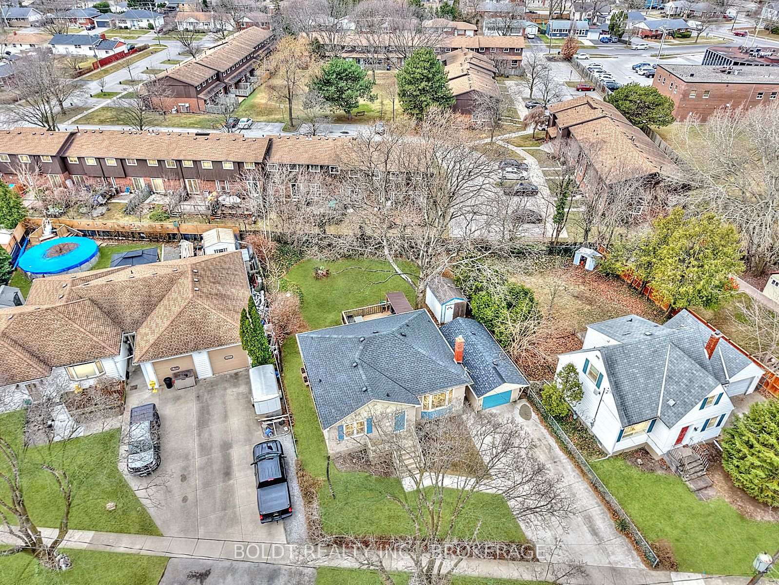 Photo 5 of 79 Devon Road, St. Catharines, Vine/Linwell — HOMEH