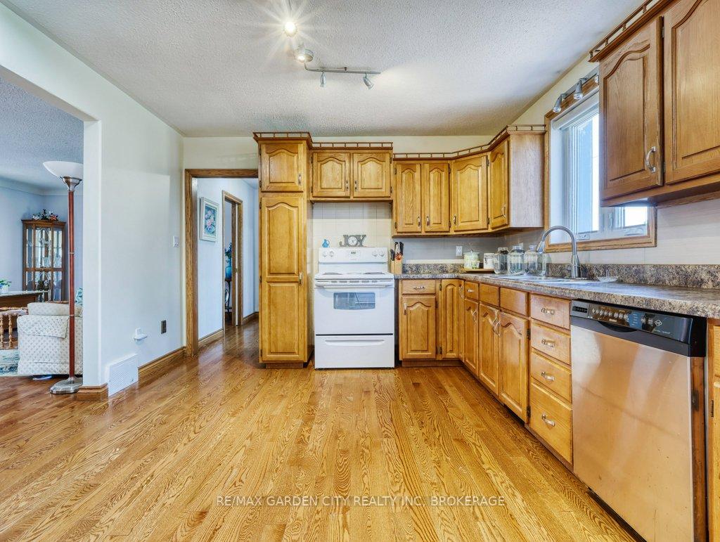 Photo 15 of 1 Sparkes Street, St. Catharines, Port Dalhousie — HOMEH