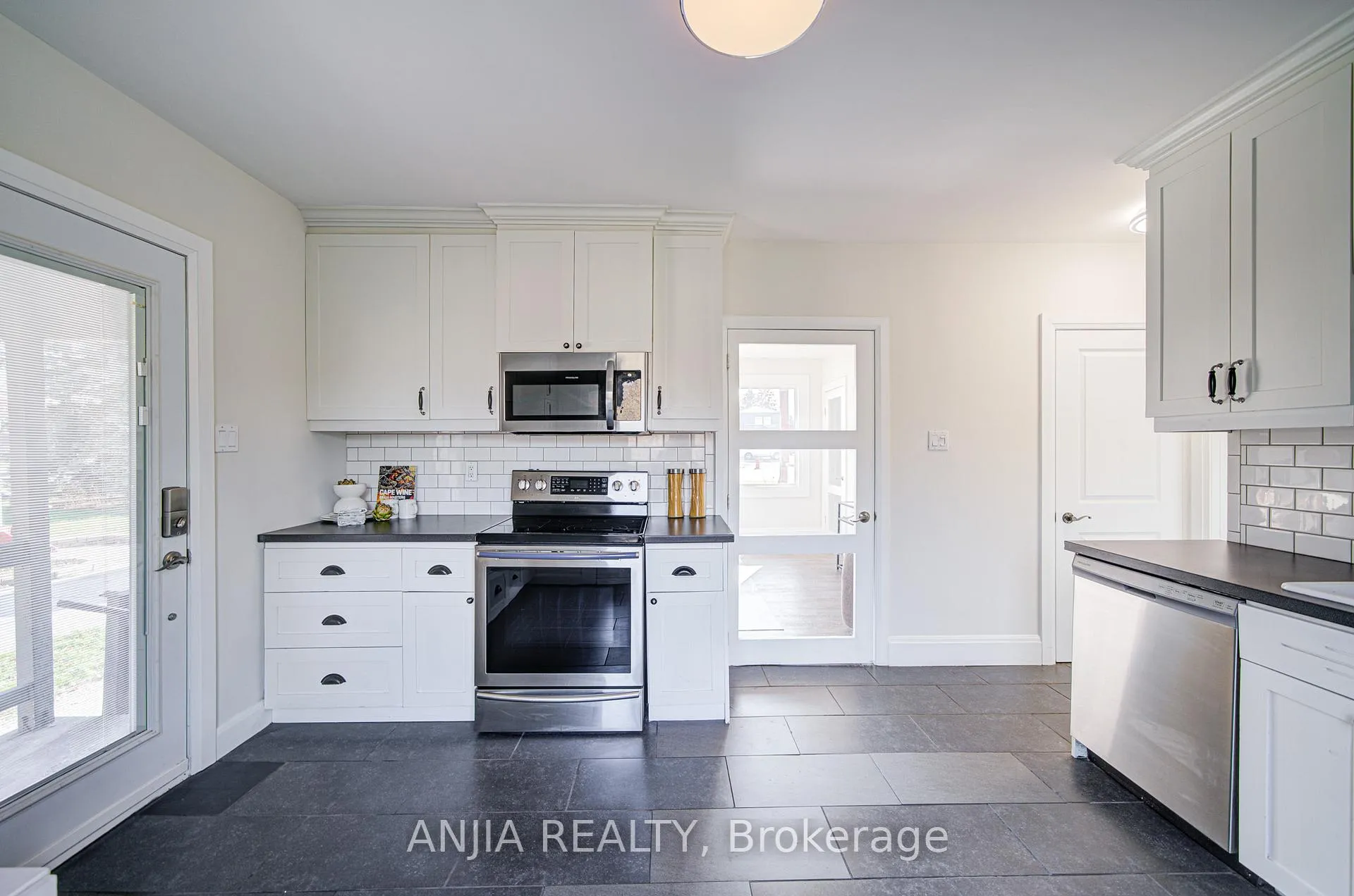 Photo 15 of 1574 Hwy 2 Road, Clarington, Courtice — HOMEH