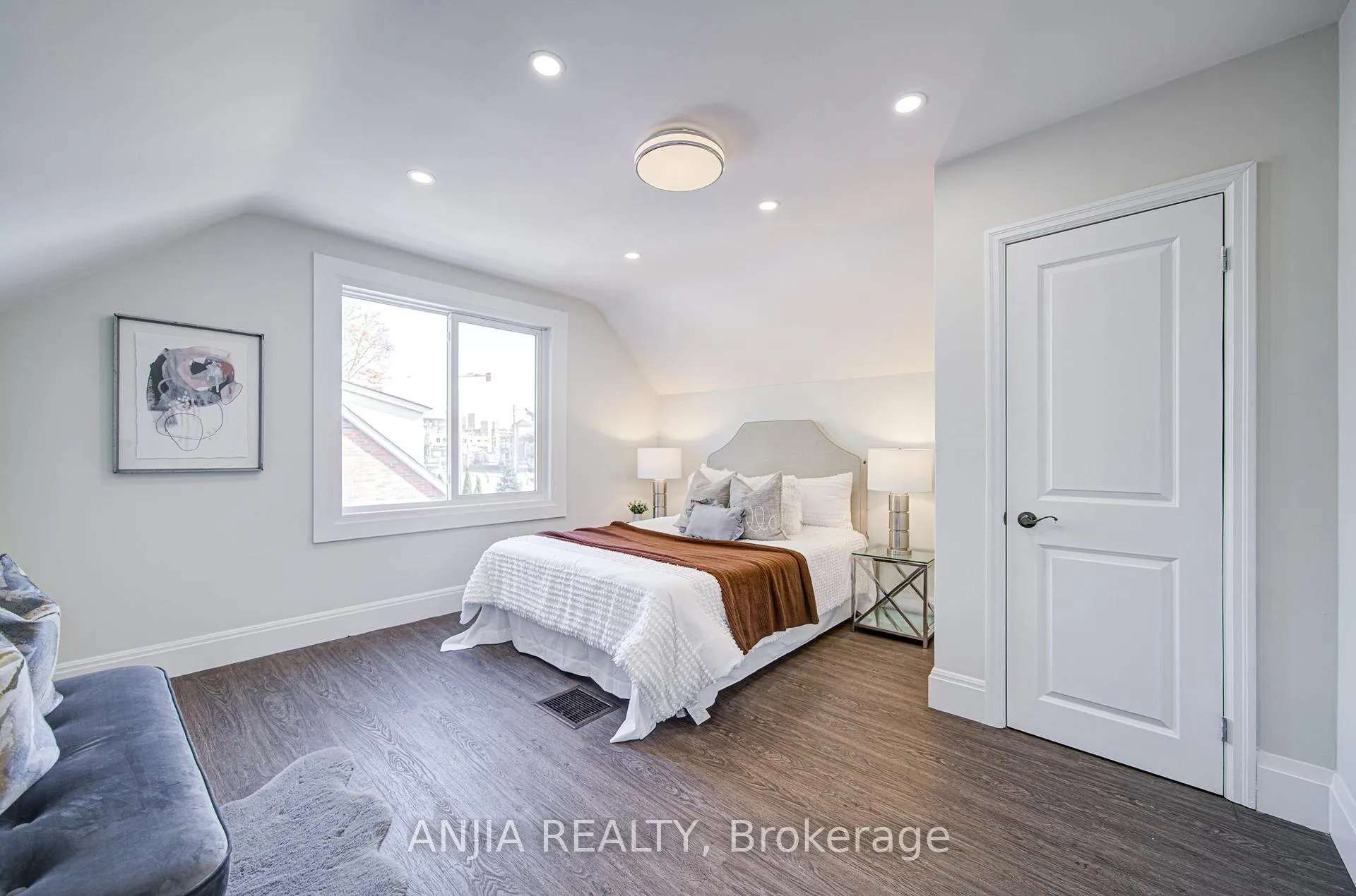 Photo 30 of 1574 Hwy 2 Road, Clarington, Courtice — HOMEH