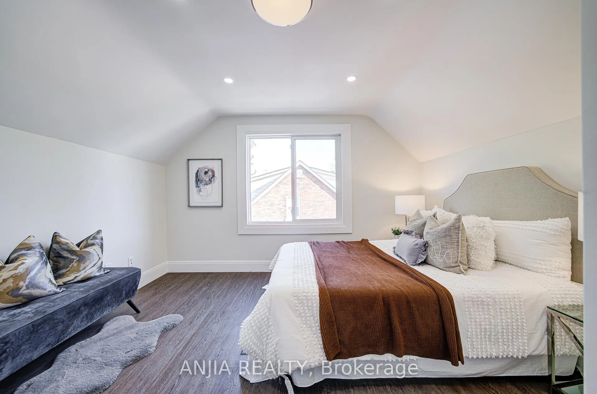 Photo 31 of 1574 Hwy 2 Road, Clarington, Courtice — HOMEH