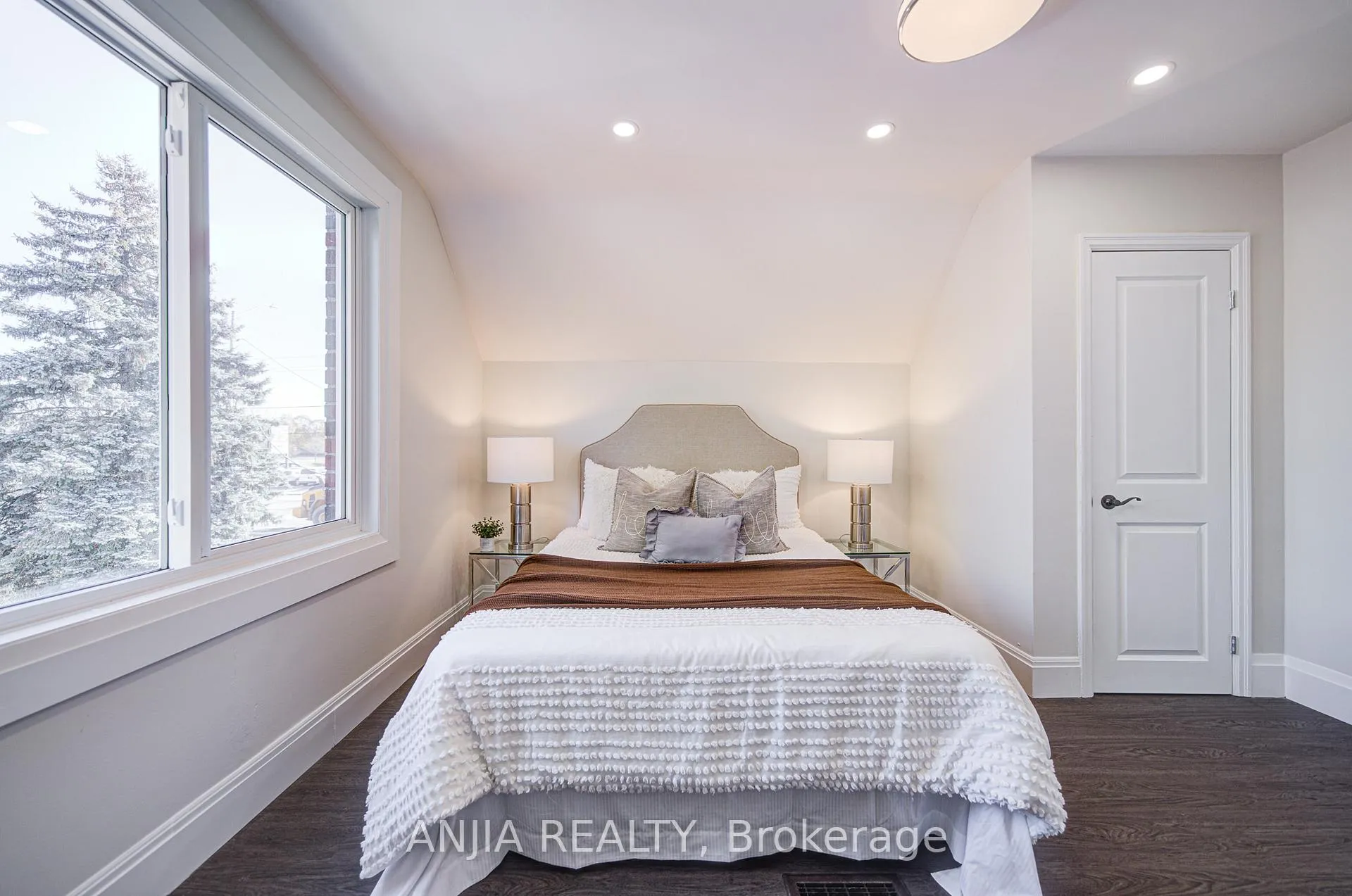 Photo 32 of 1574 Hwy 2 Road, Clarington, Courtice — HOMEH