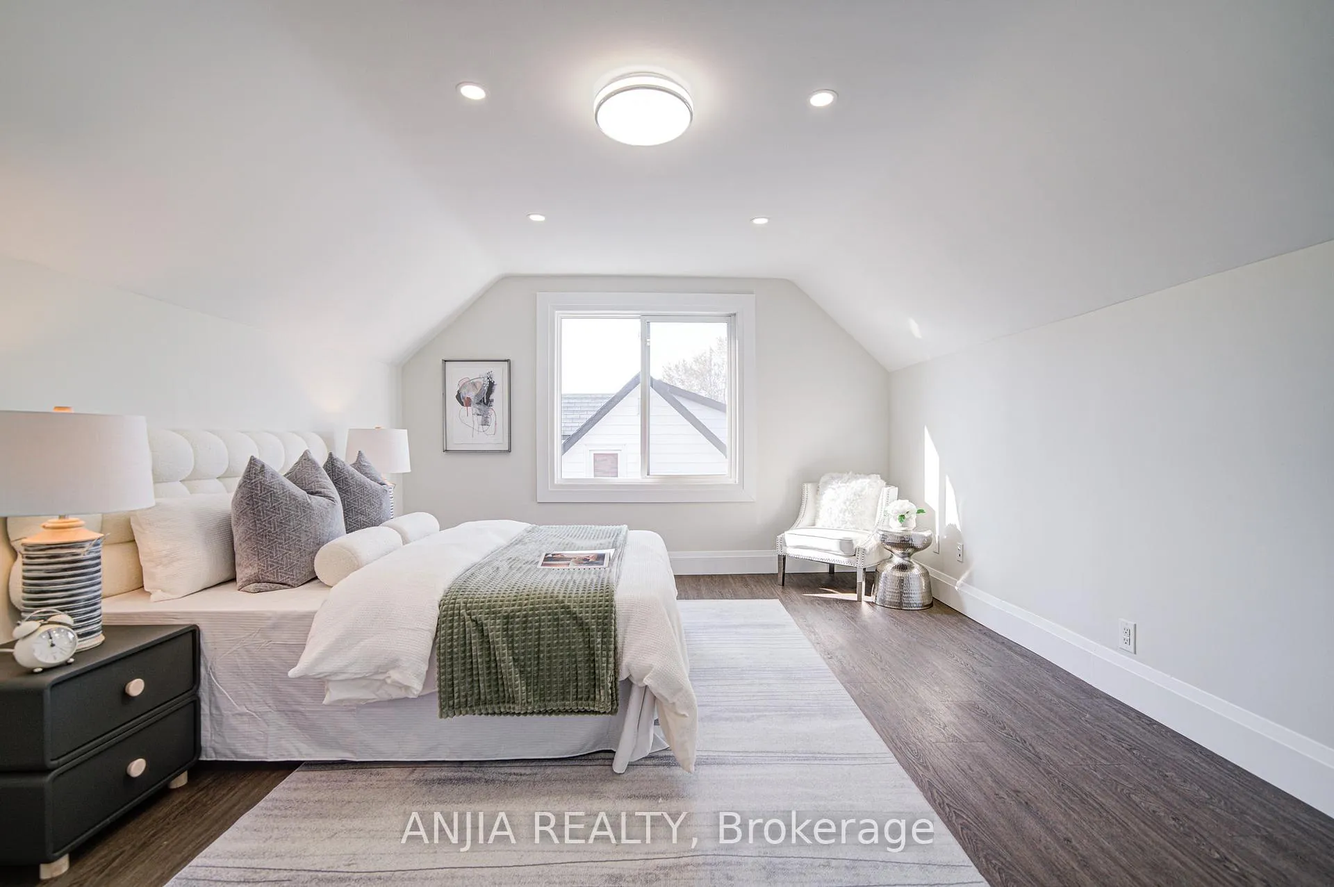 Photo 35 of 1574 Hwy 2 Road, Clarington, Courtice — HOMEH