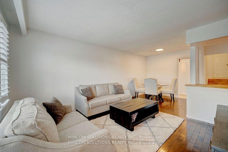 Photo 4 of 2 Garden Crescent, Brant, Paris — HOMEH