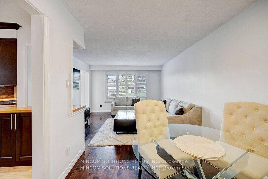 Photo 8 of 2 Garden Crescent, Brant, Paris — HOMEH