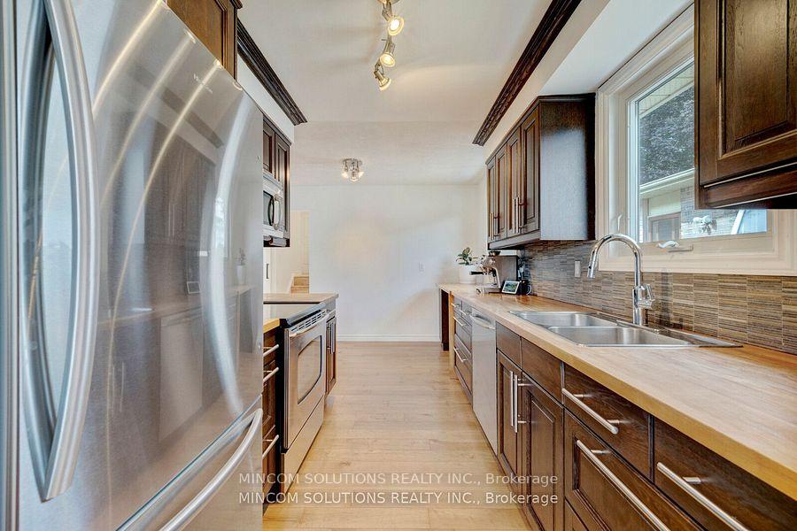 Photo 6 of 2 Garden Crescent, Brant, Paris — HOMEH
