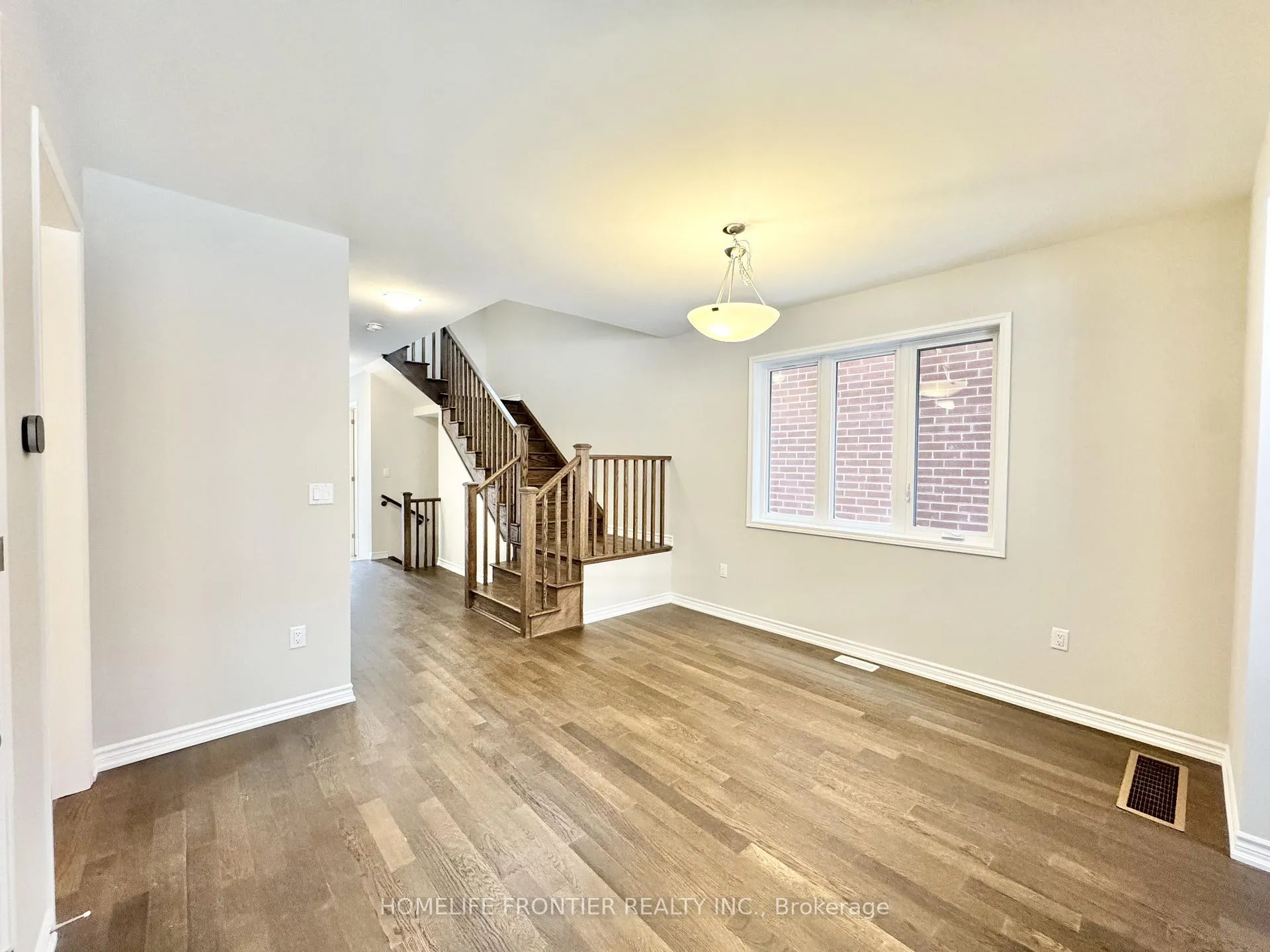 Photo 9 of 48 Gretzky Avenue, Barrie, Rural Barrie Southeast — HOMEH