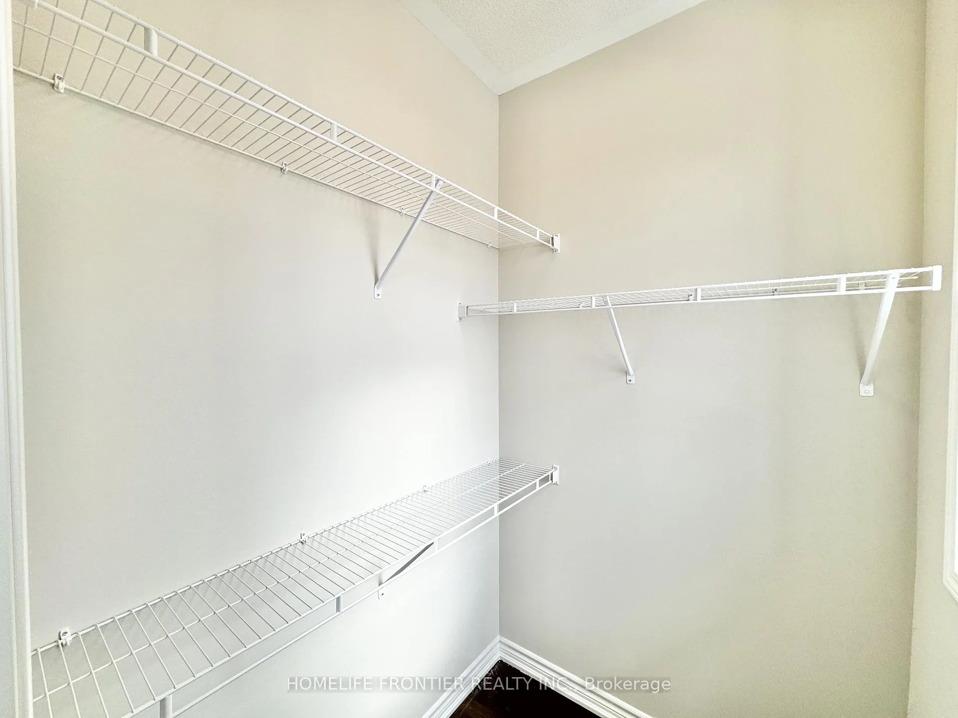 Photo 13 of 48 Gretzky Avenue, Barrie, Rural Barrie Southeast — HOMEH