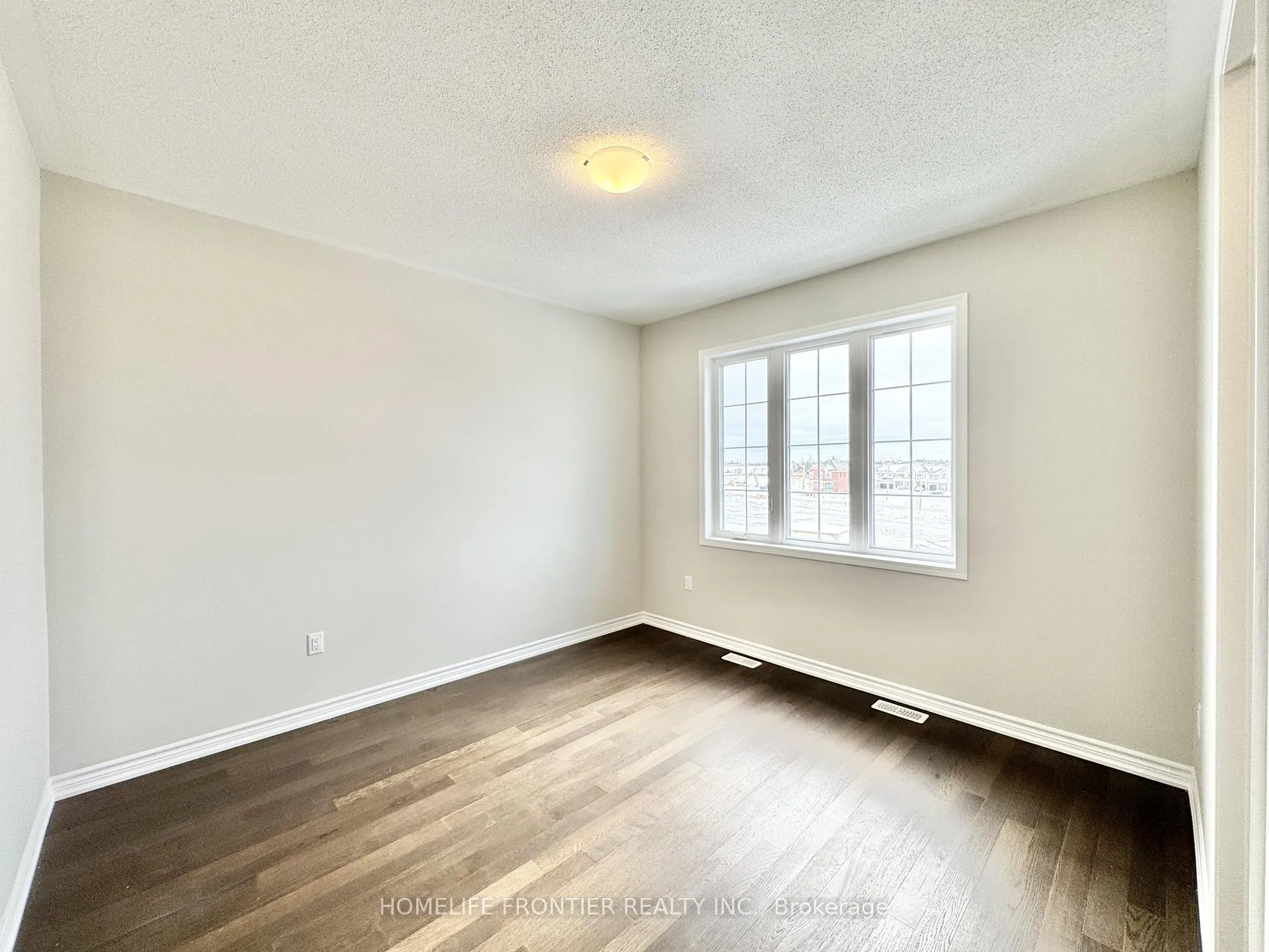 Photo 14 of 48 Gretzky Avenue, Barrie, Rural Barrie Southeast — HOMEH