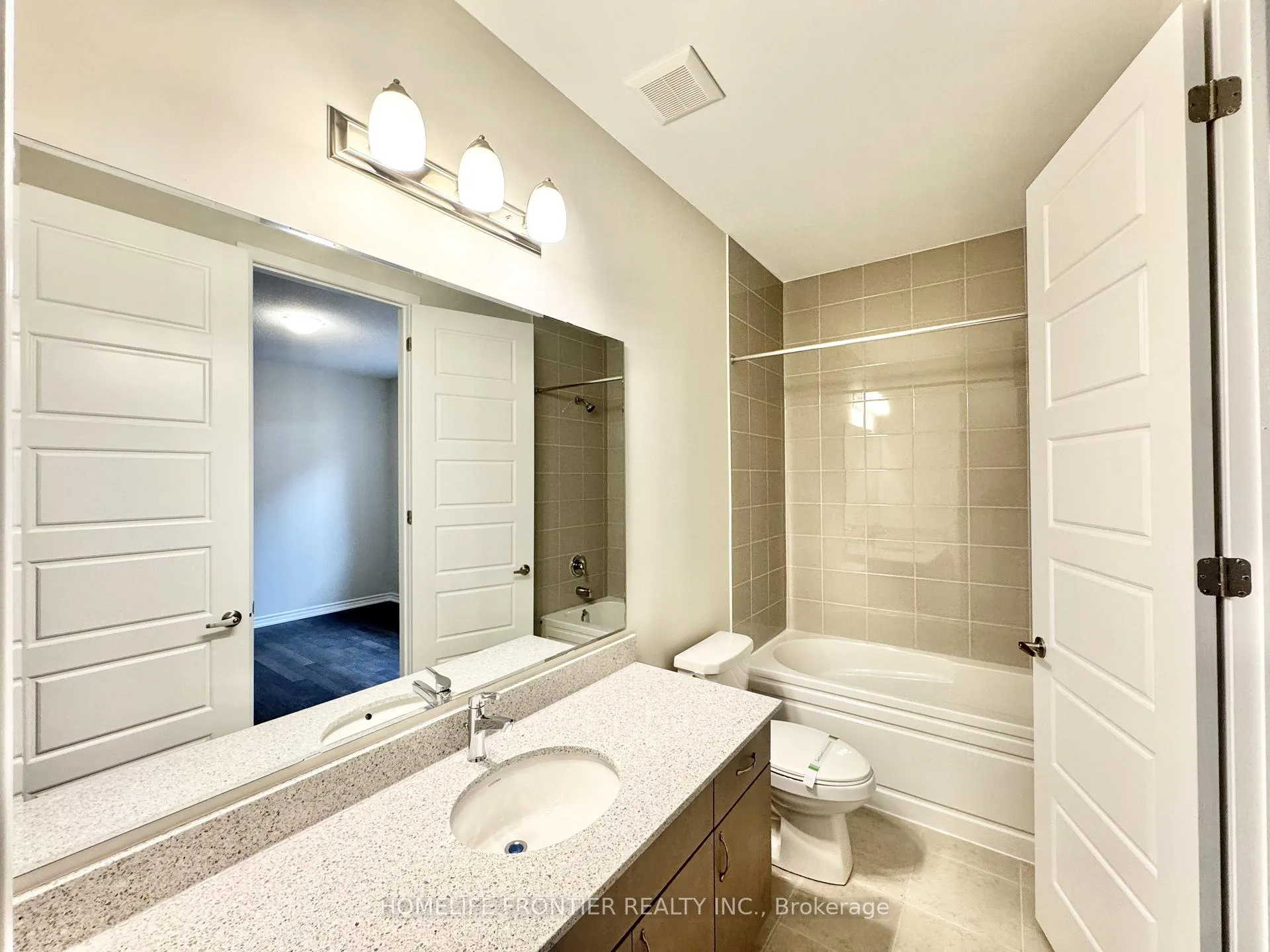 Photo 22 of 48 Gretzky Avenue, Barrie, Rural Barrie Southeast — HOMEH