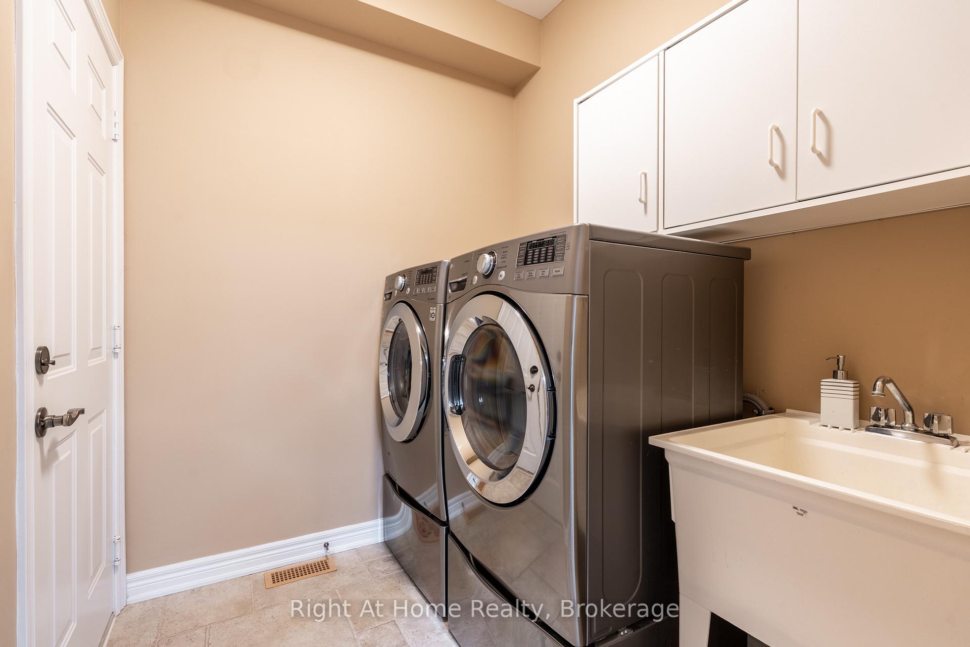 Photo 4 of 320 Southbrook Drive, Hamilton, Binbrook — HOMEH