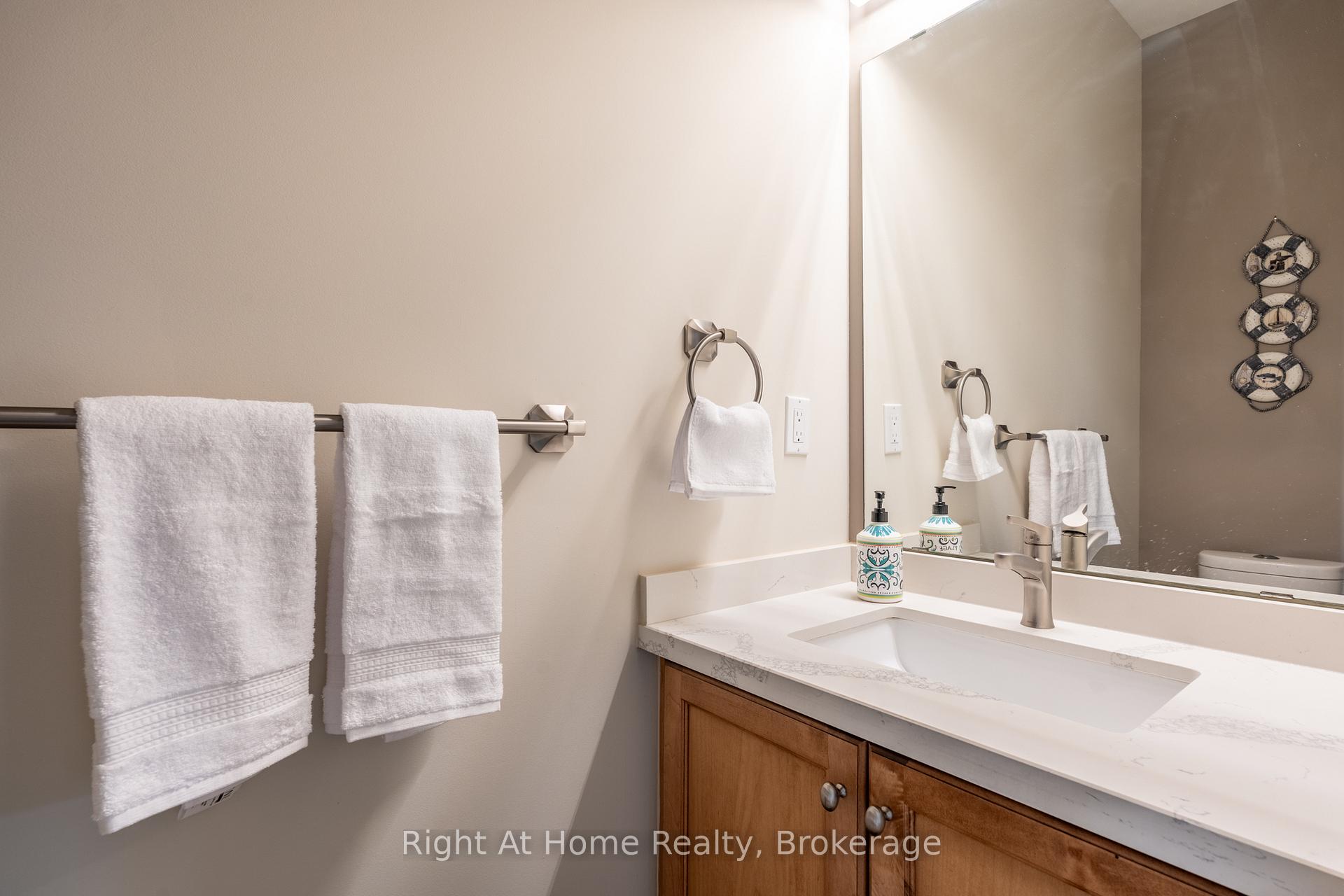 Photo 5 of 320 Southbrook Drive, Hamilton, Binbrook — HOMEH