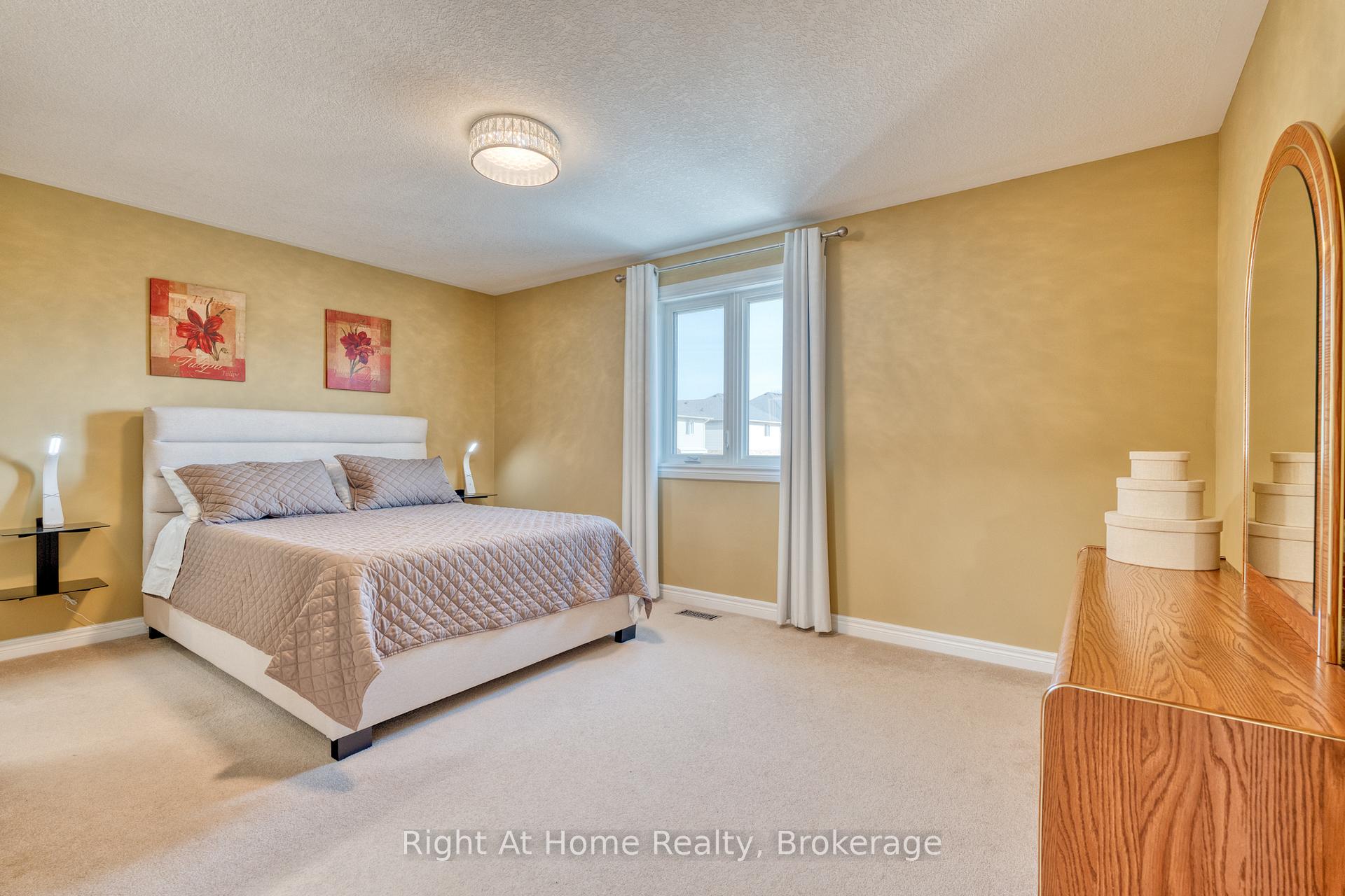 Photo 8 of 320 Southbrook Drive, Hamilton, Binbrook — HOMEH
