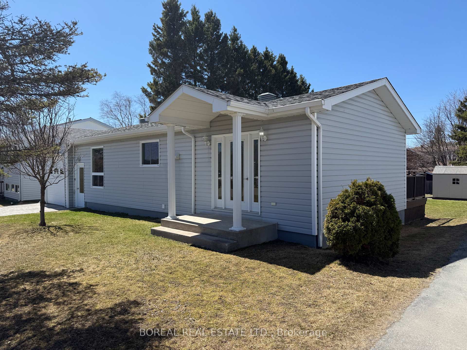 Photo 2 of 407 Fourteenth Avenue, Cochrane — HOMEH