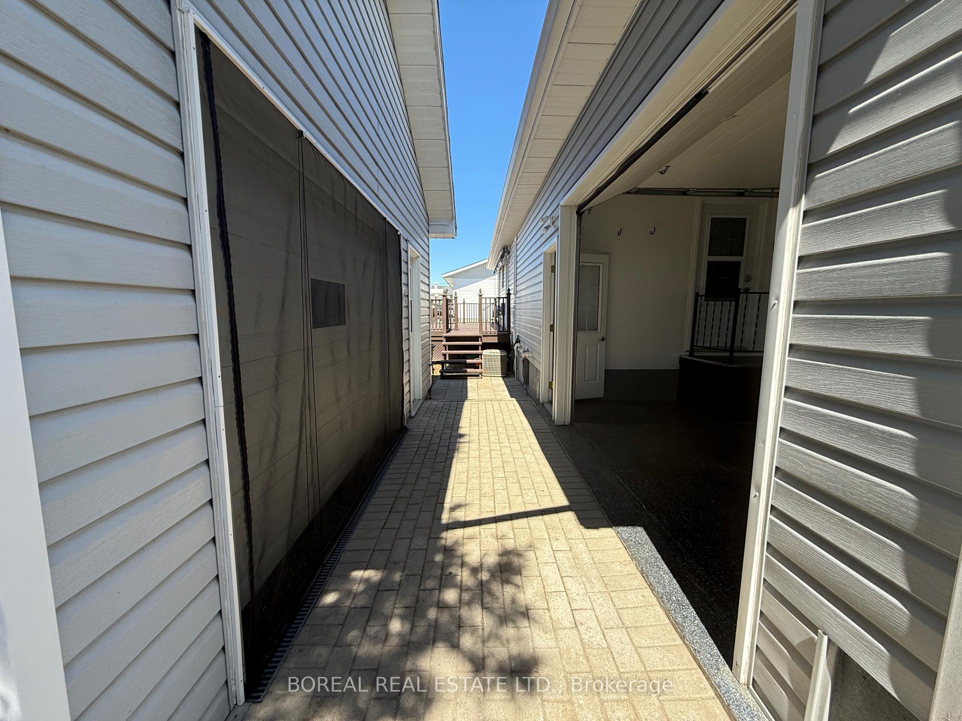 Photo 8 of 407 Fourteenth Avenue, Cochrane — HOMEH