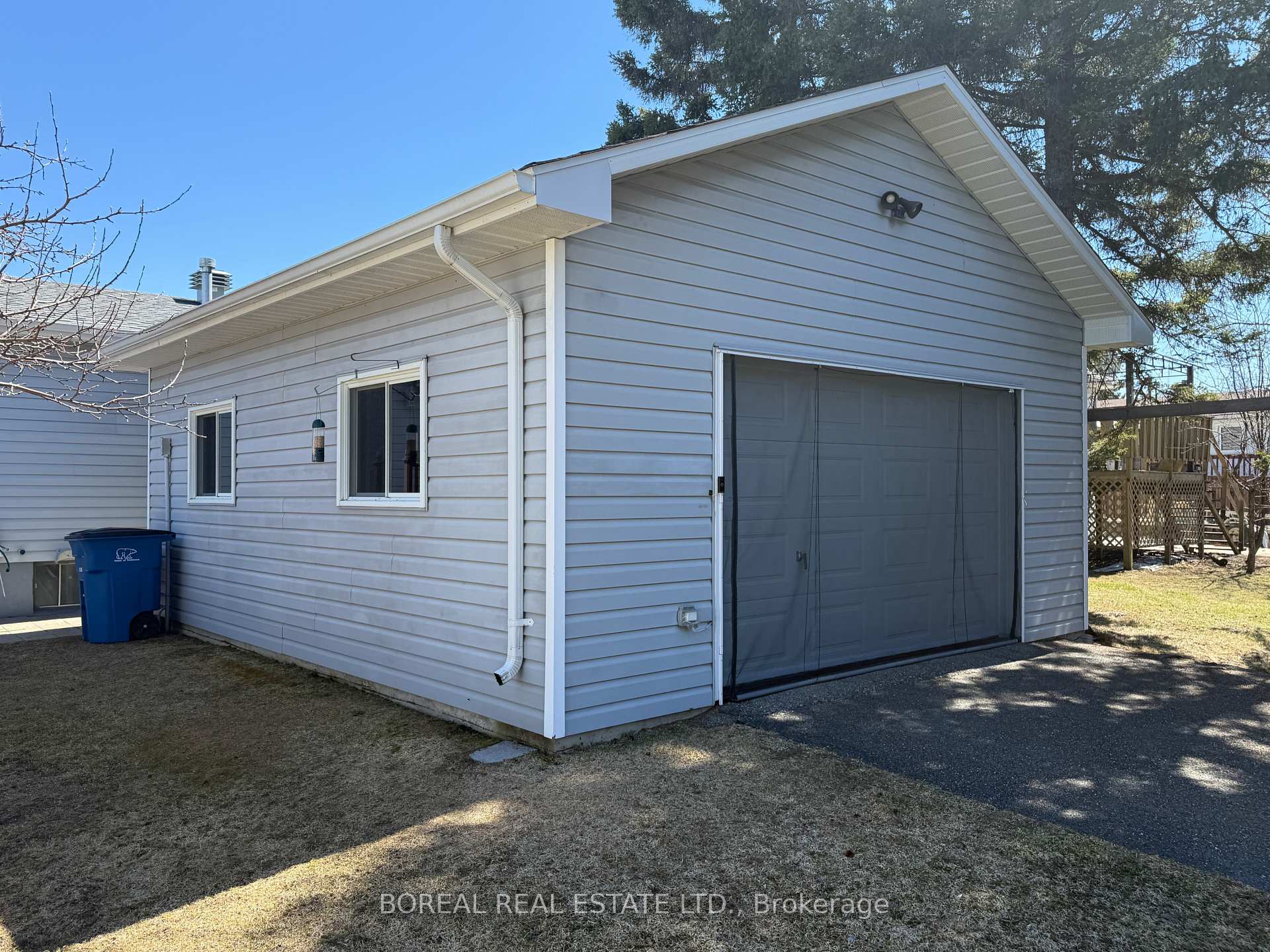 Photo 7 of 407 Fourteenth Avenue, Cochrane — HOMEH