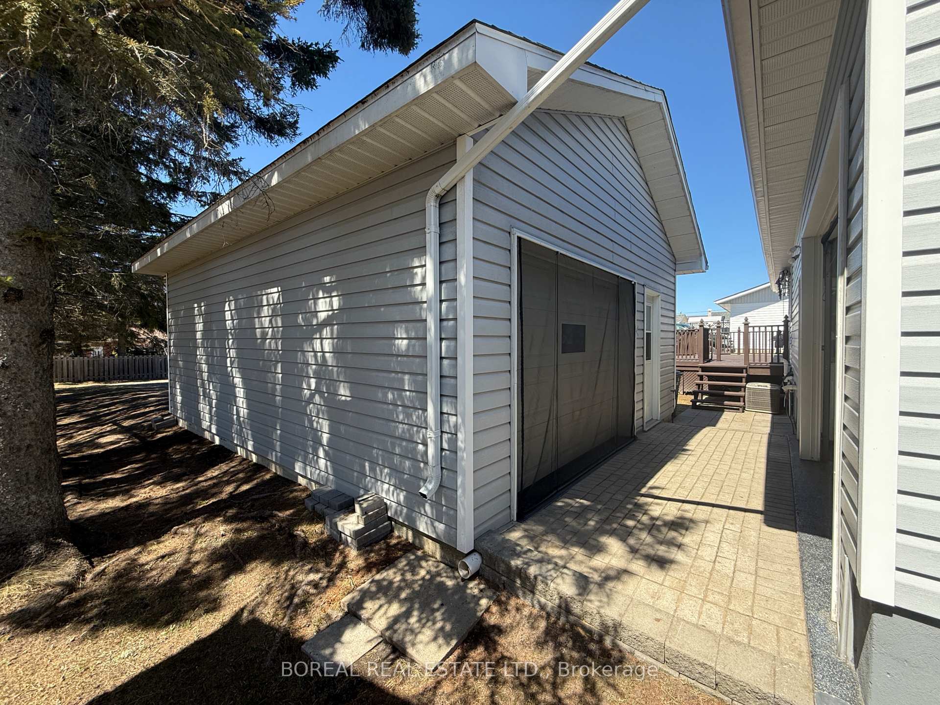 Photo 15 of 407 Fourteenth Avenue, Cochrane — HOMEH