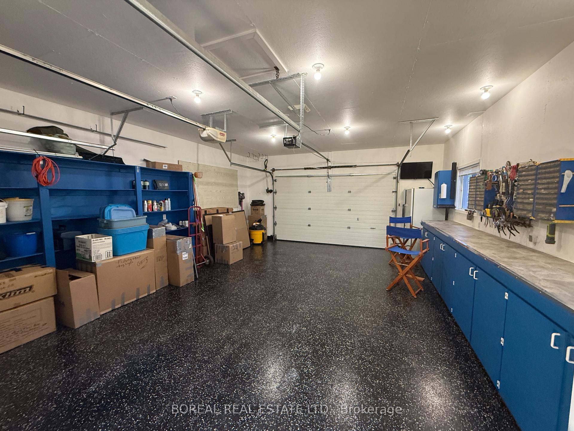Photo 10 of 407 Fourteenth Avenue, Cochrane — HOMEH