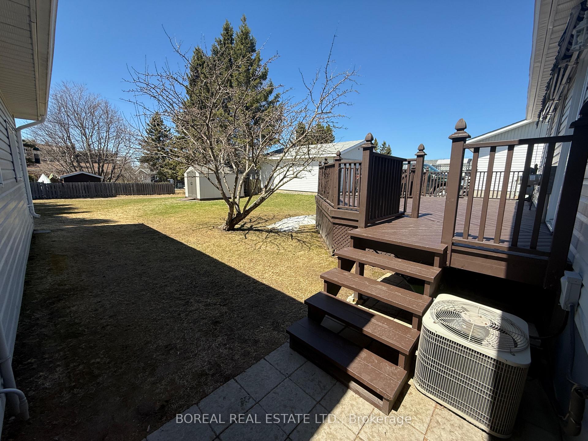 Photo 11 of 407 Fourteenth Avenue, Cochrane — HOMEH